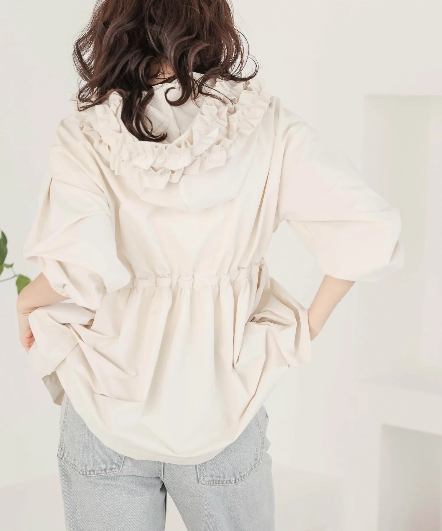 2色•波浪摺摺修腰拉鍊防風外套