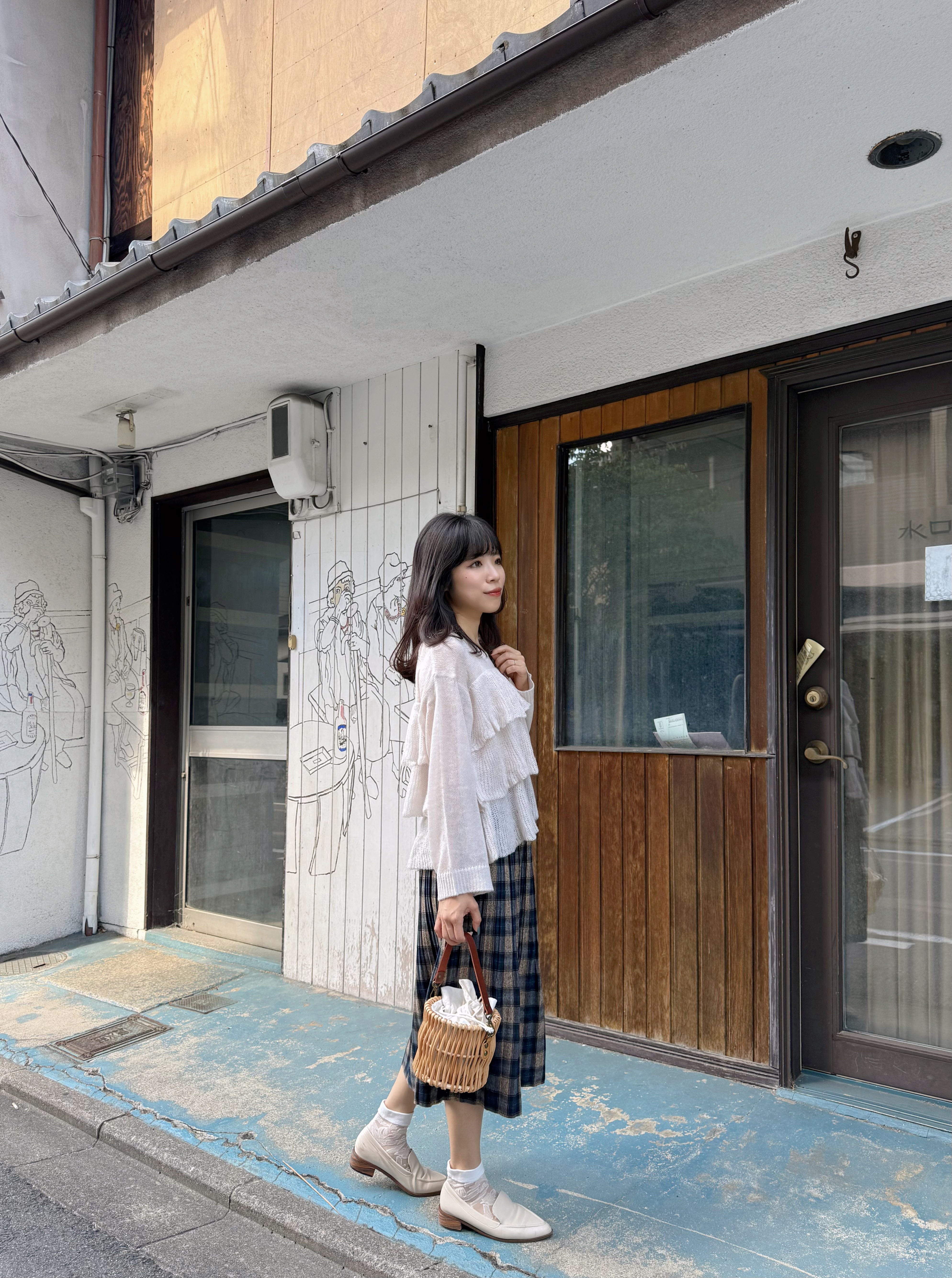 波浪層層鏤空上衣