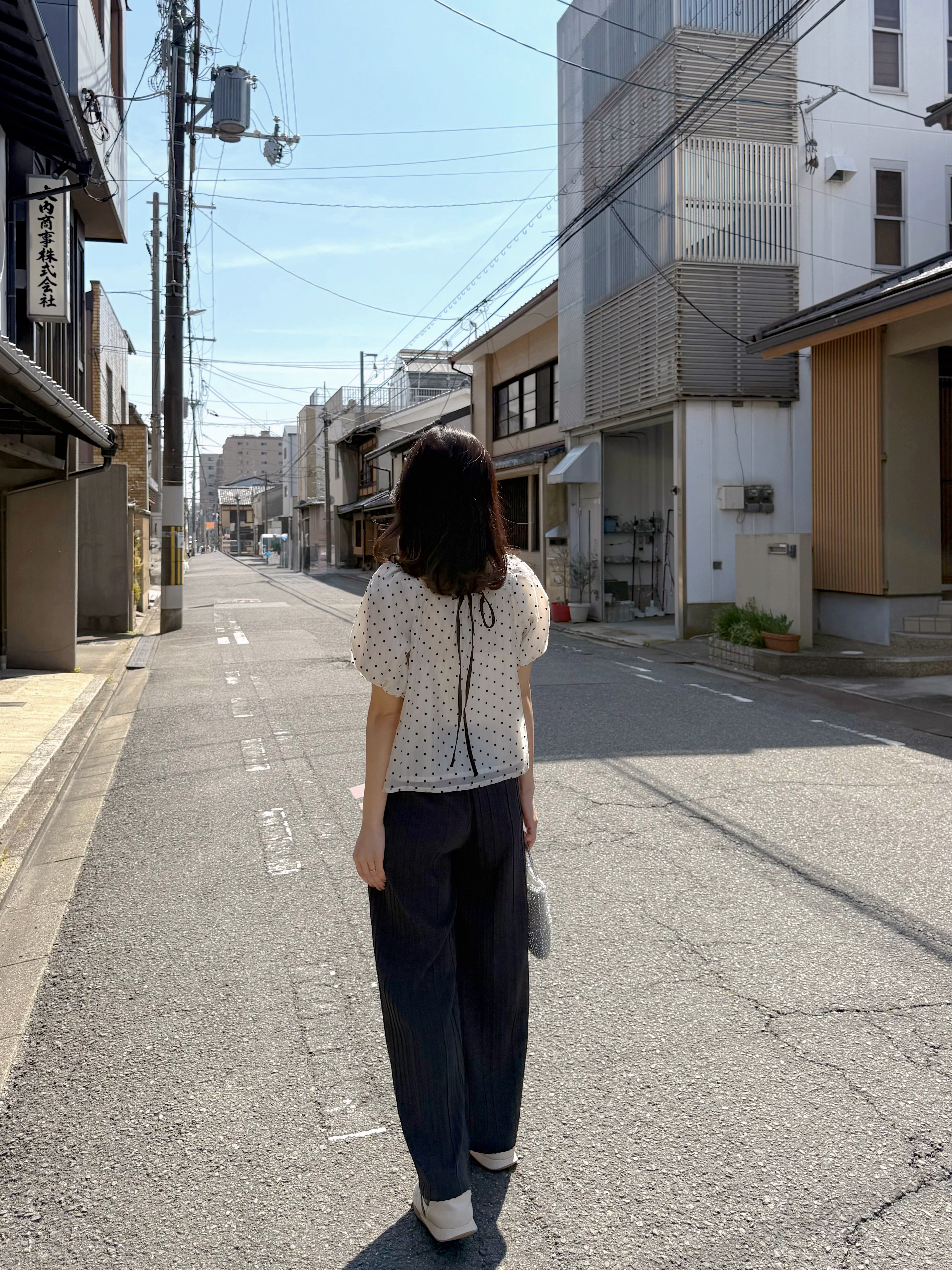 波點方領泡泡袖雪紡上衣