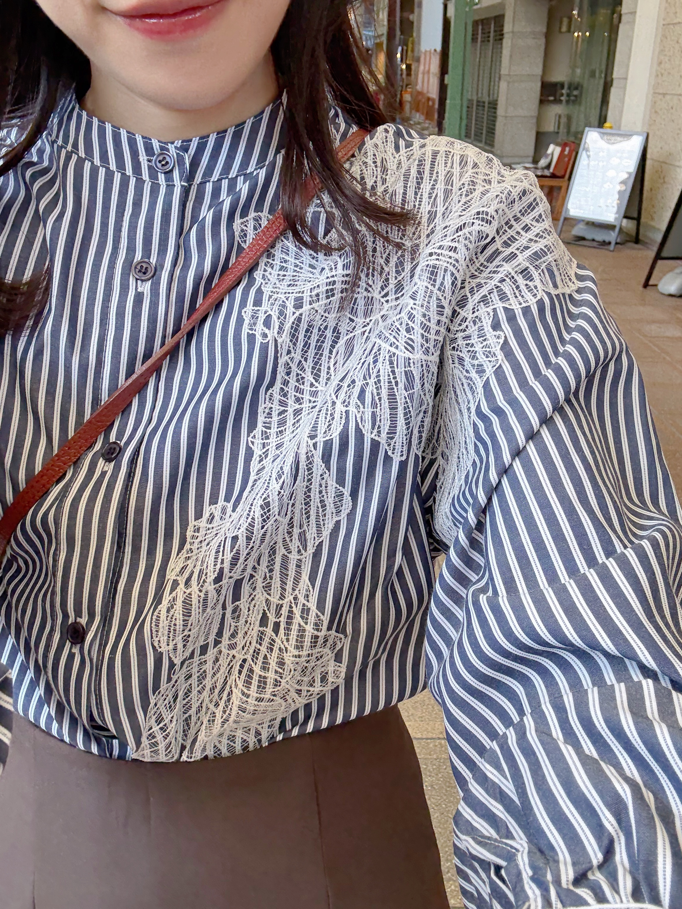 蕾絲車花圓領雪紡恤衫