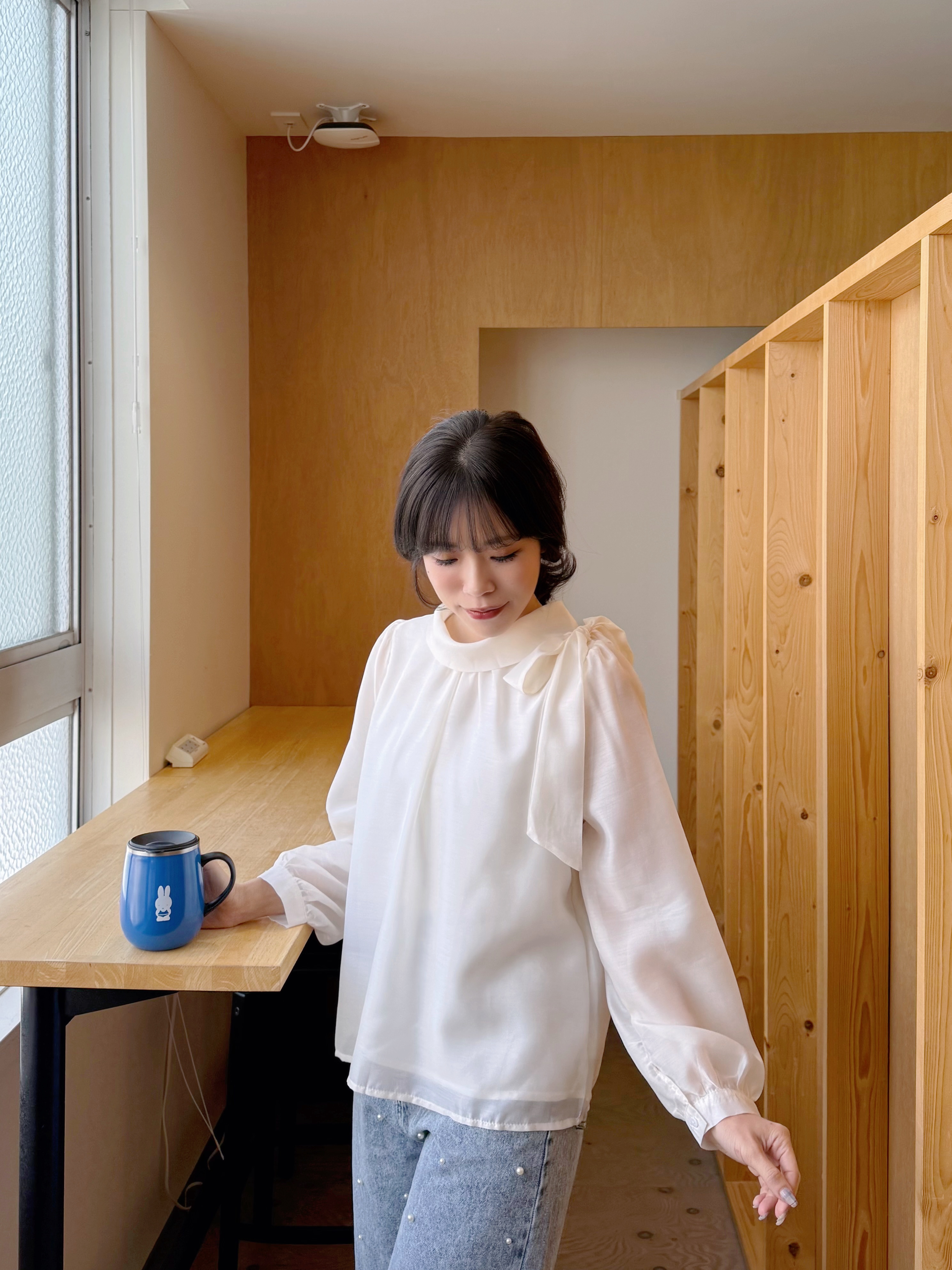 光澤面側蝴蝶結領上衣