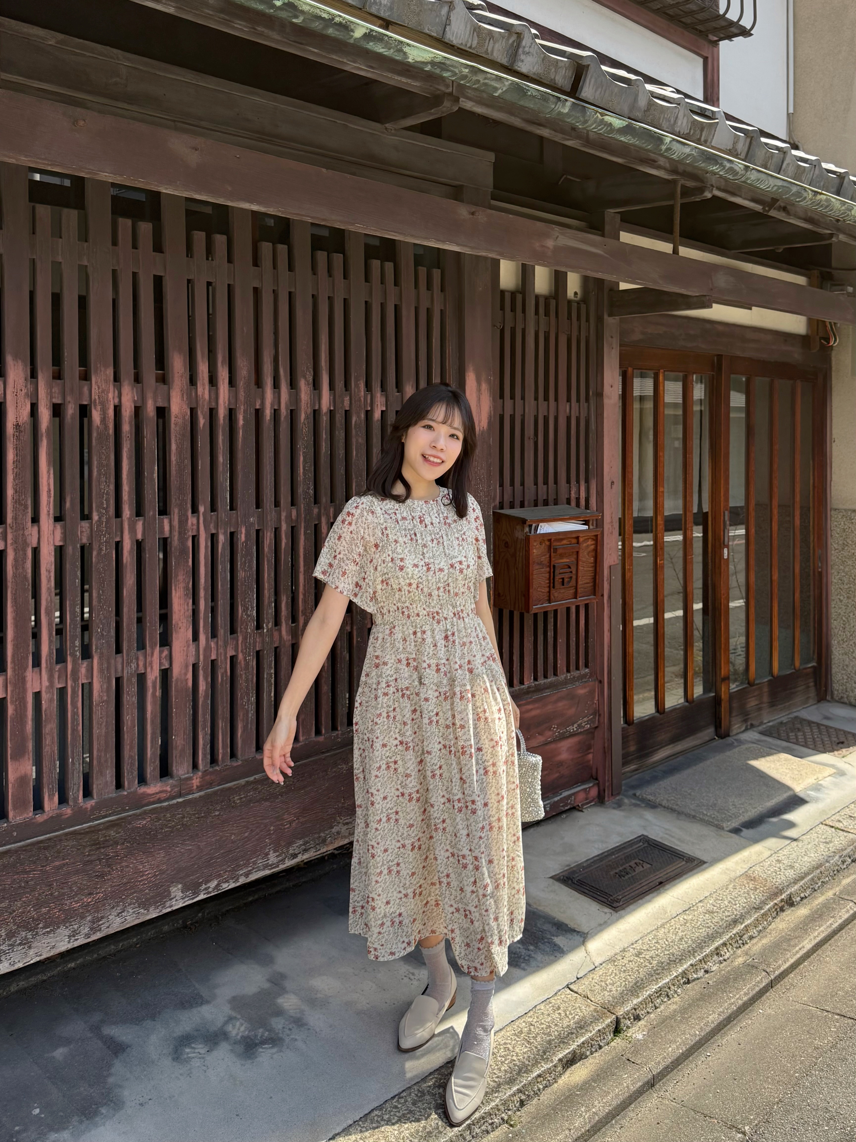 傘袖碎花摺摺雪紡連身裙