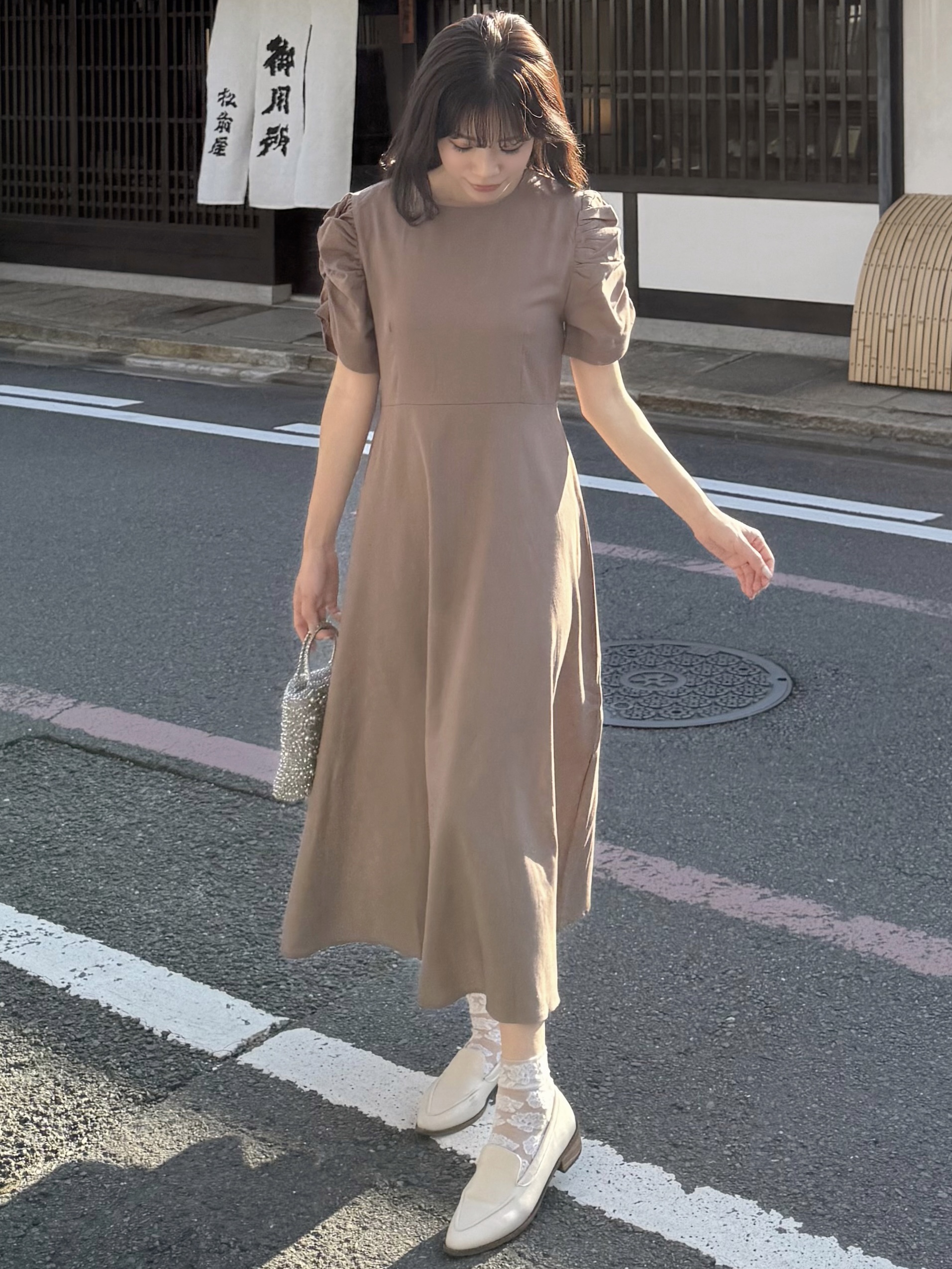 2色•淨色簡約公主袖修腰連身裙