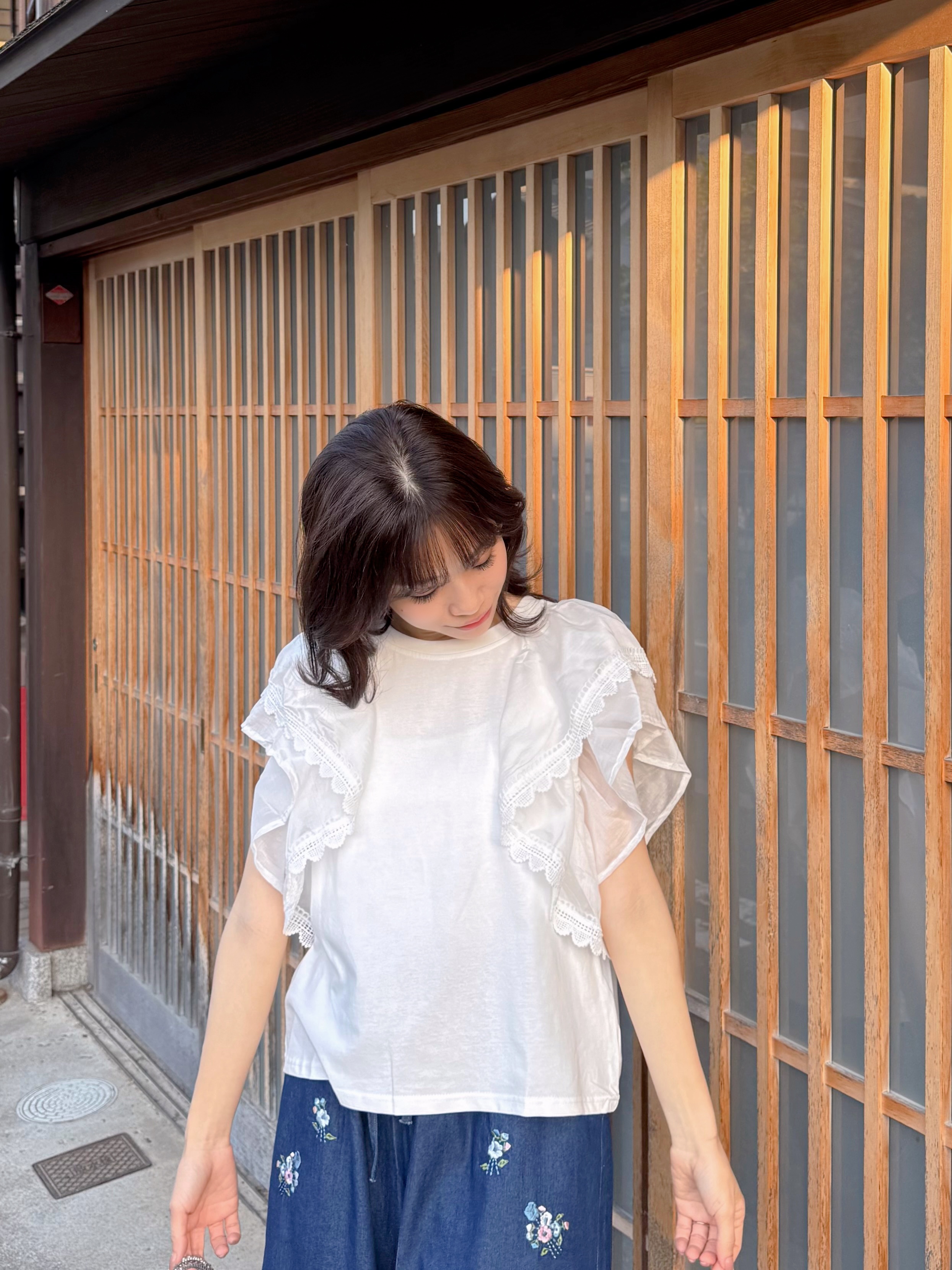 2色•波浪傘袖蕾絲車邊Tee