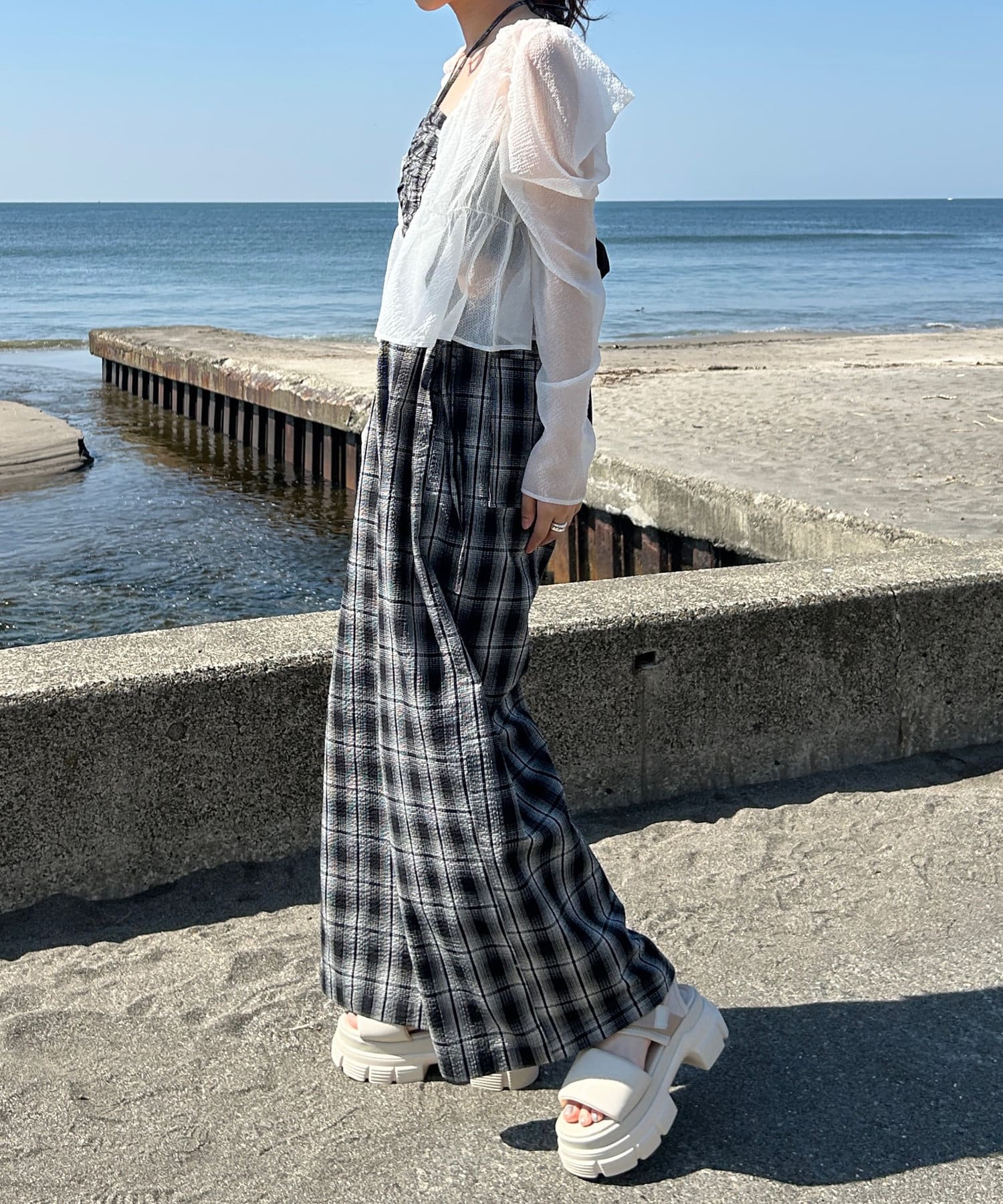 黑白格吊帶連身褲 + 髮圈套裝