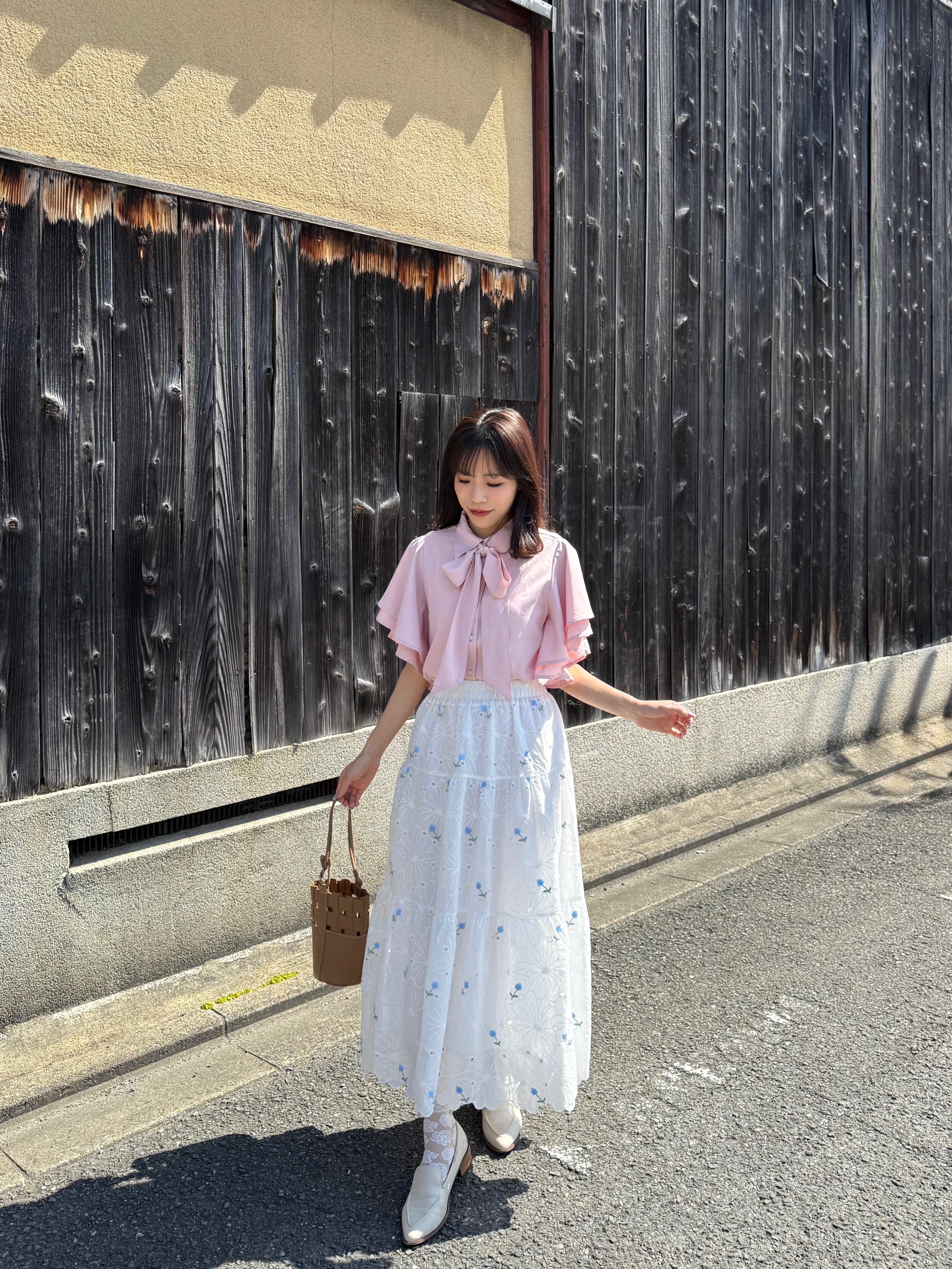 2色•刺繡小花鏤空長款半身裙