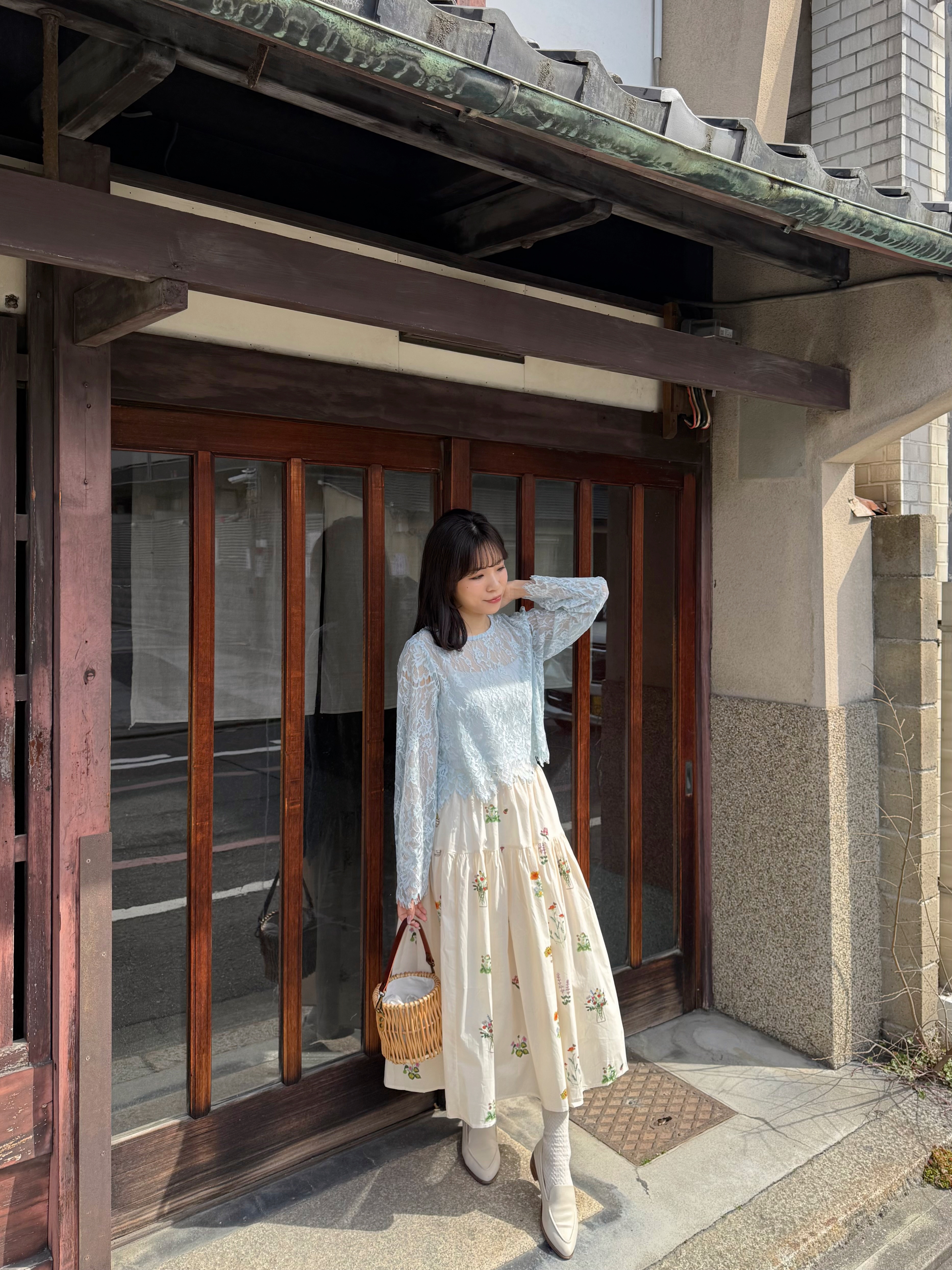 3色•蕾絲喇叭袖上衣