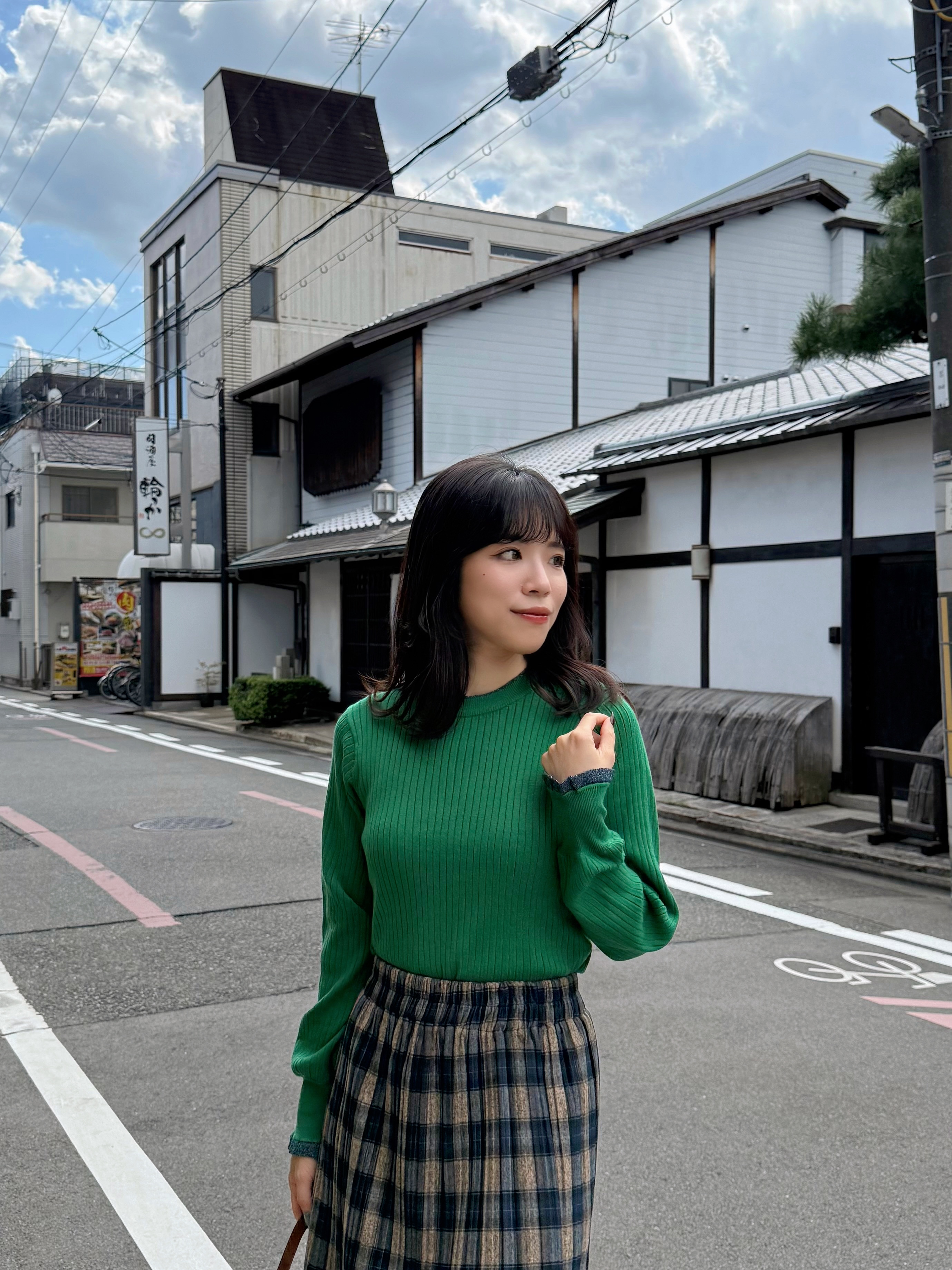 14色•領位微閃拼色泡泡袖針織上衣