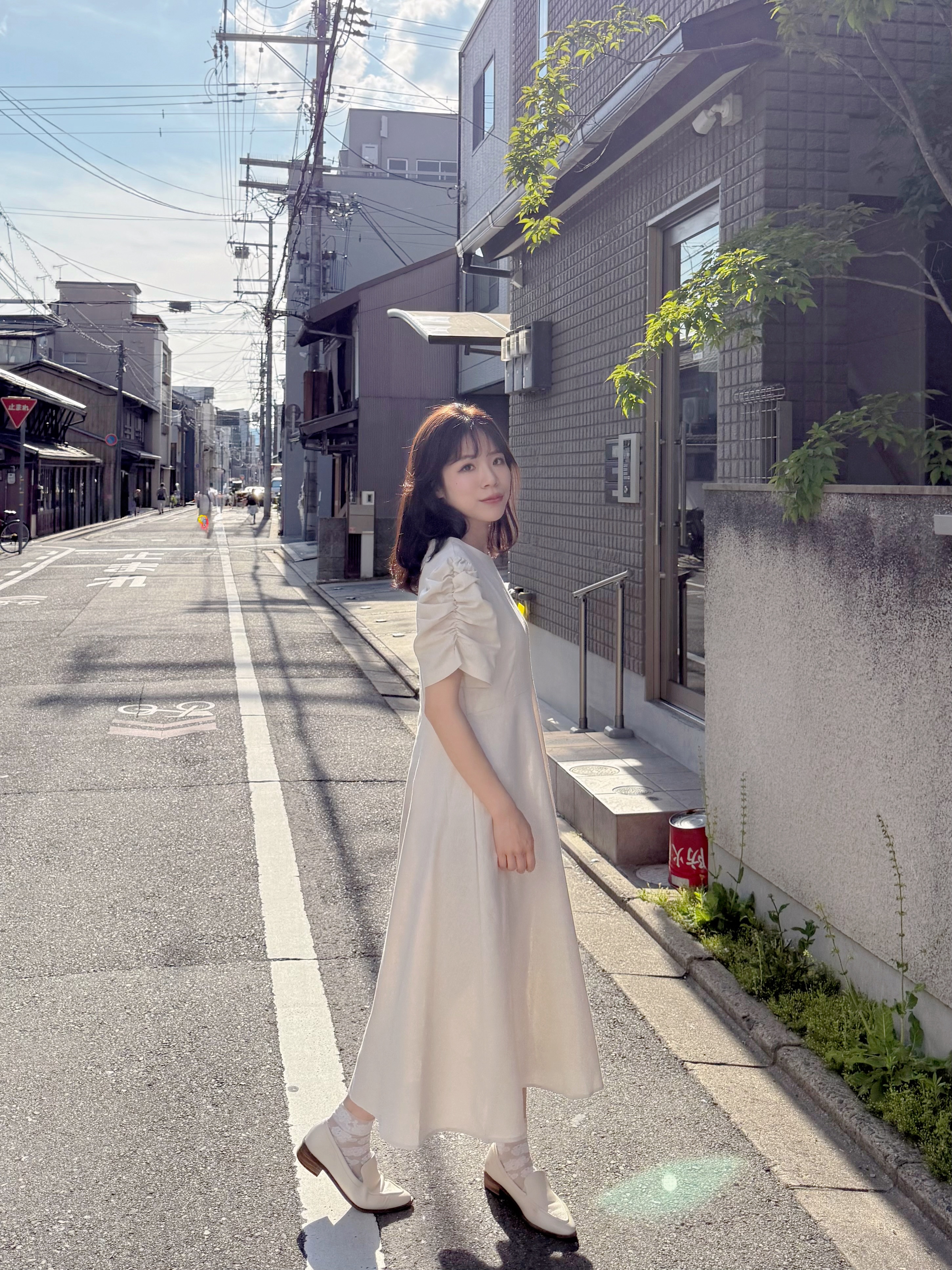 2色•淨色簡約公主袖修腰連身裙