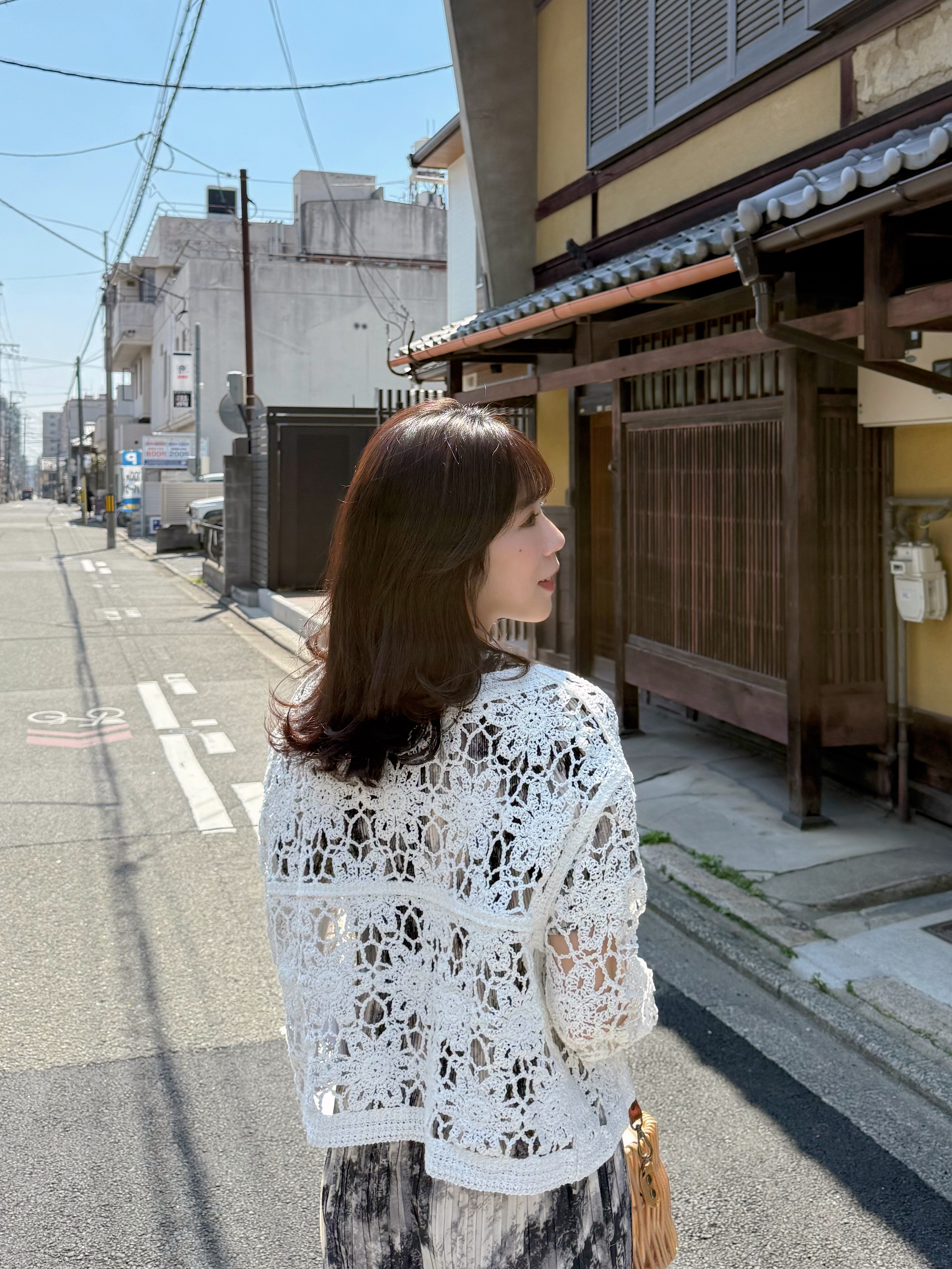 鏤空鈎花圓領外套