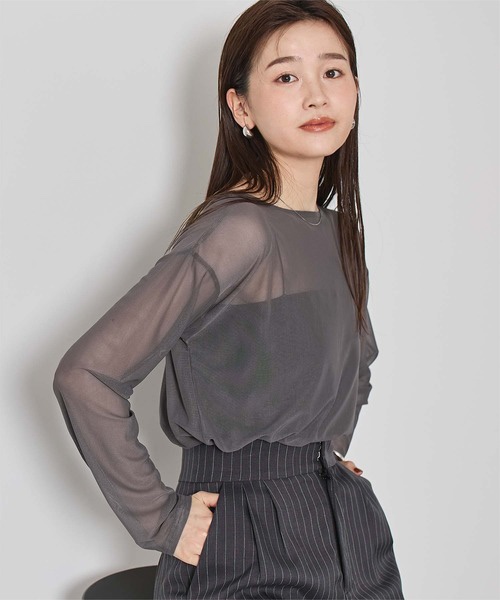 半透款寬領上衣