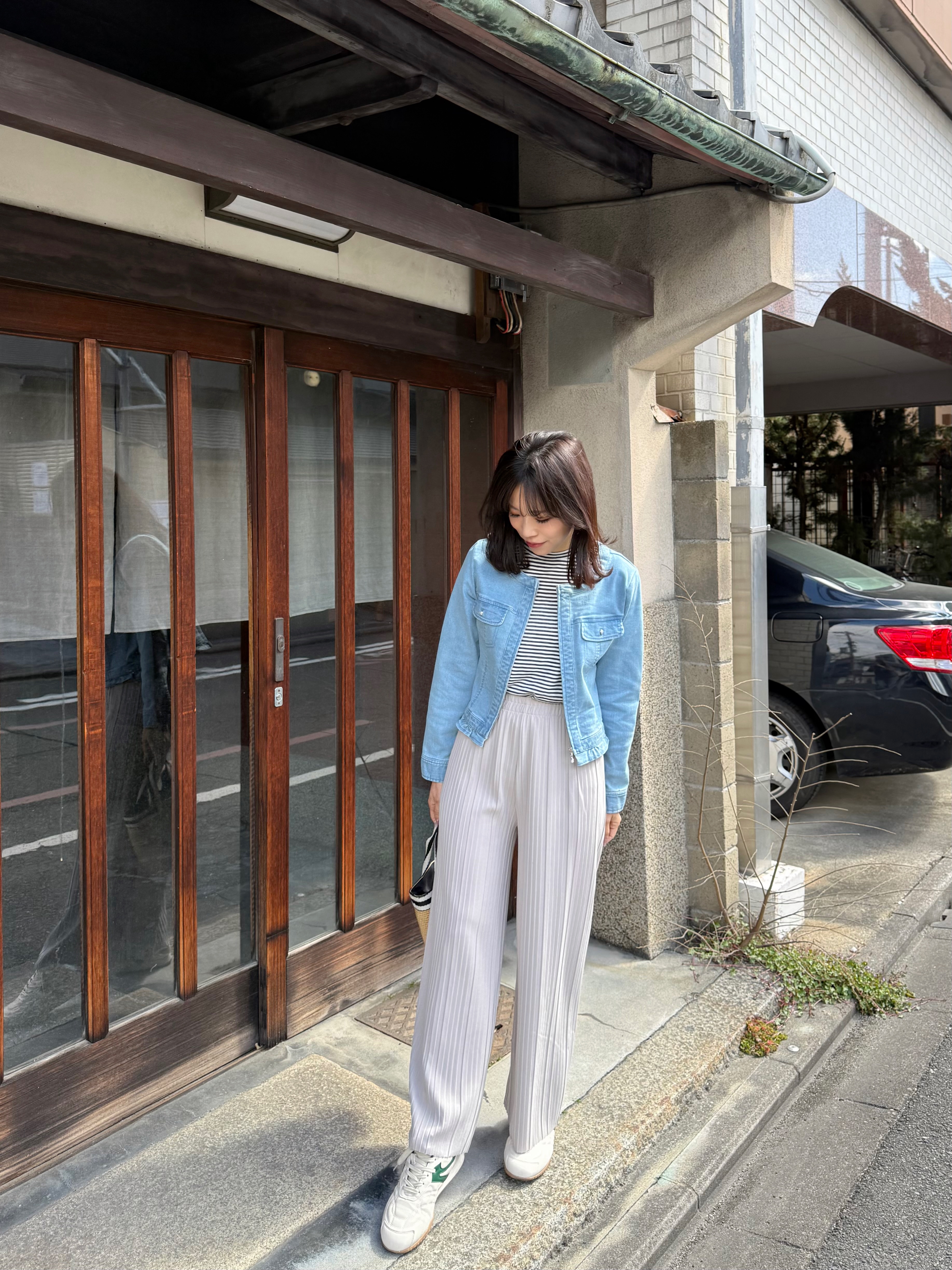 波浪壓摺拉鍊牛仔外套