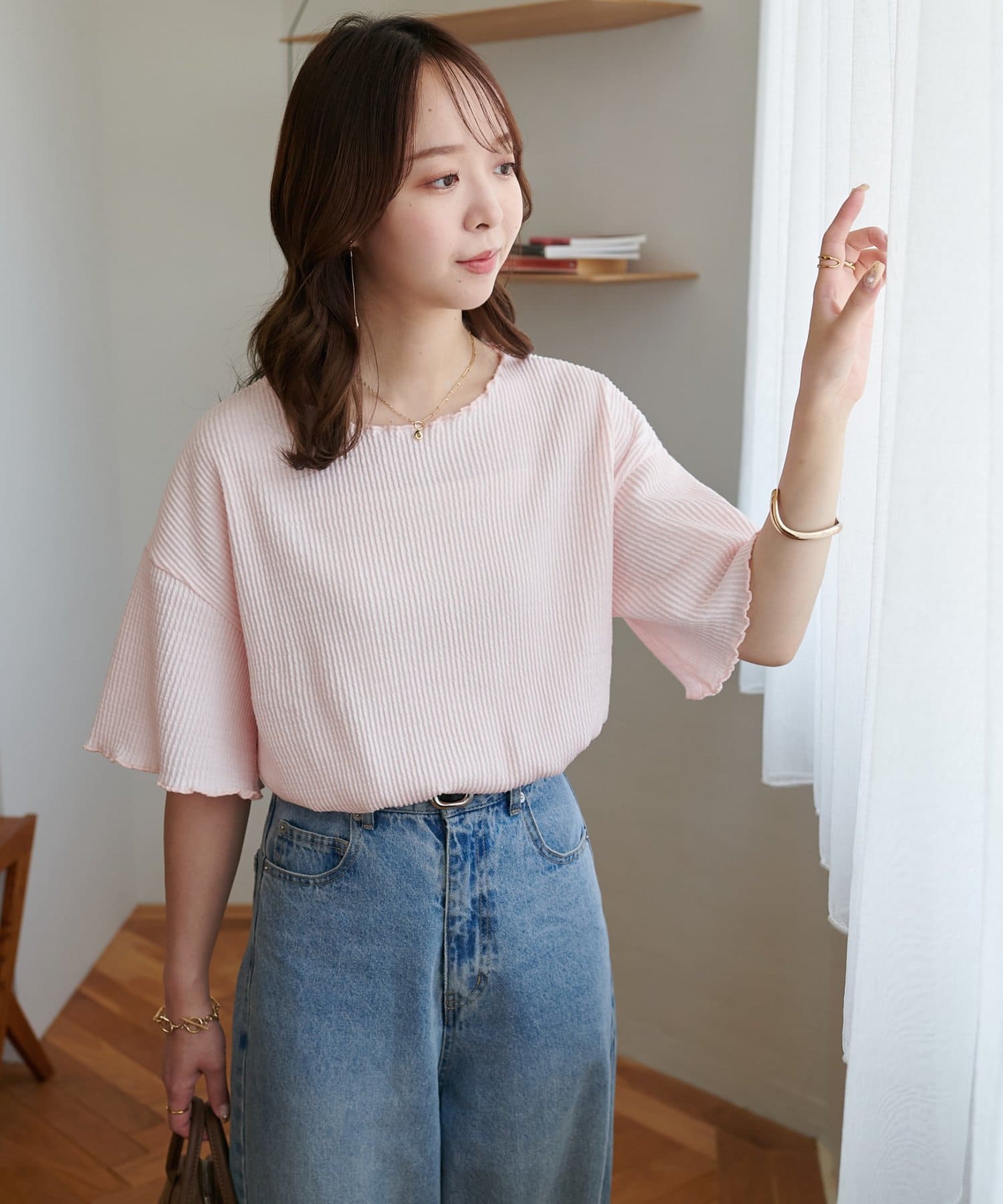 暗直條壓紋木耳邊寬領Tee