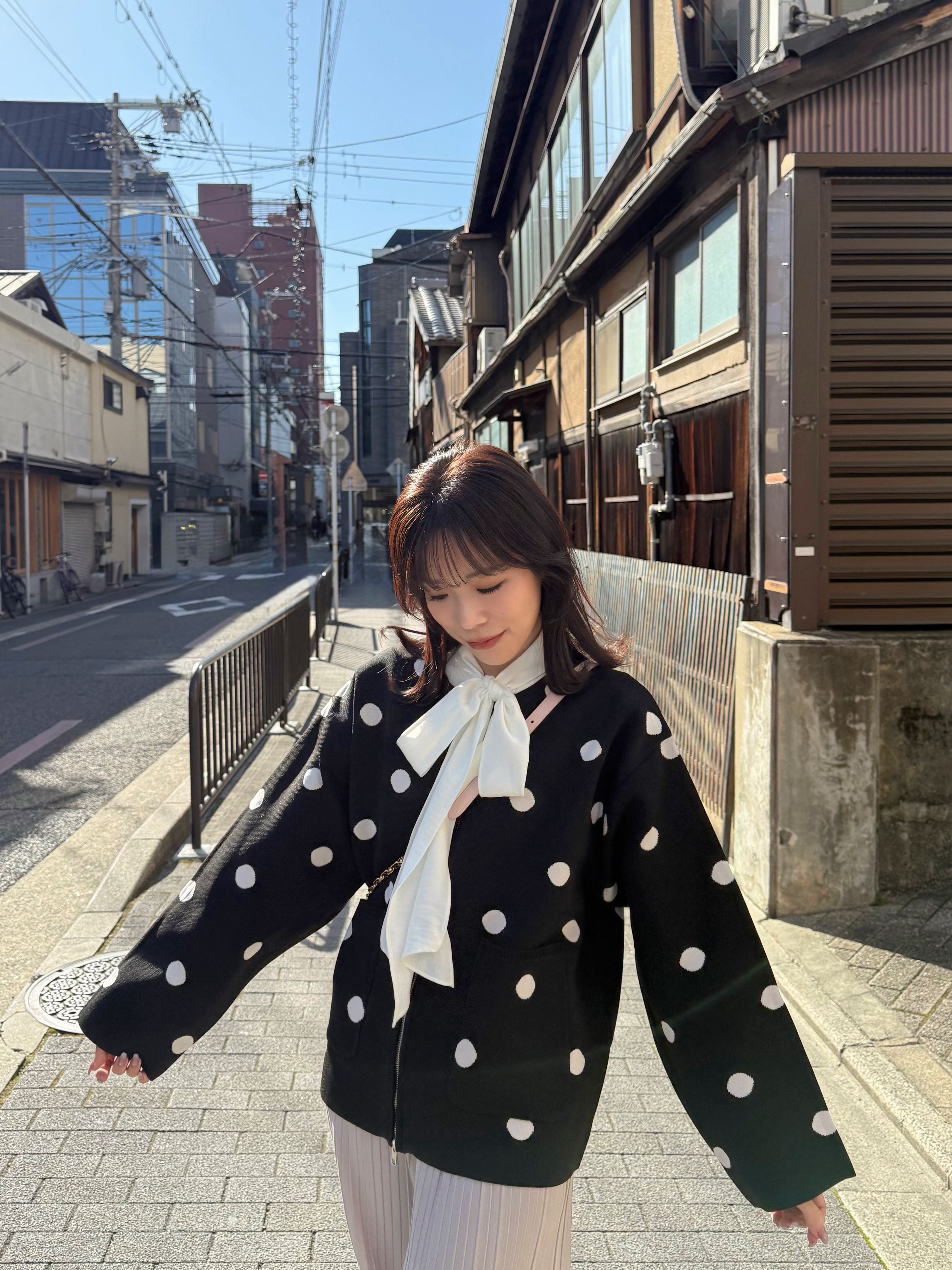 2色•波點防起毛粒針織拉鍊外套