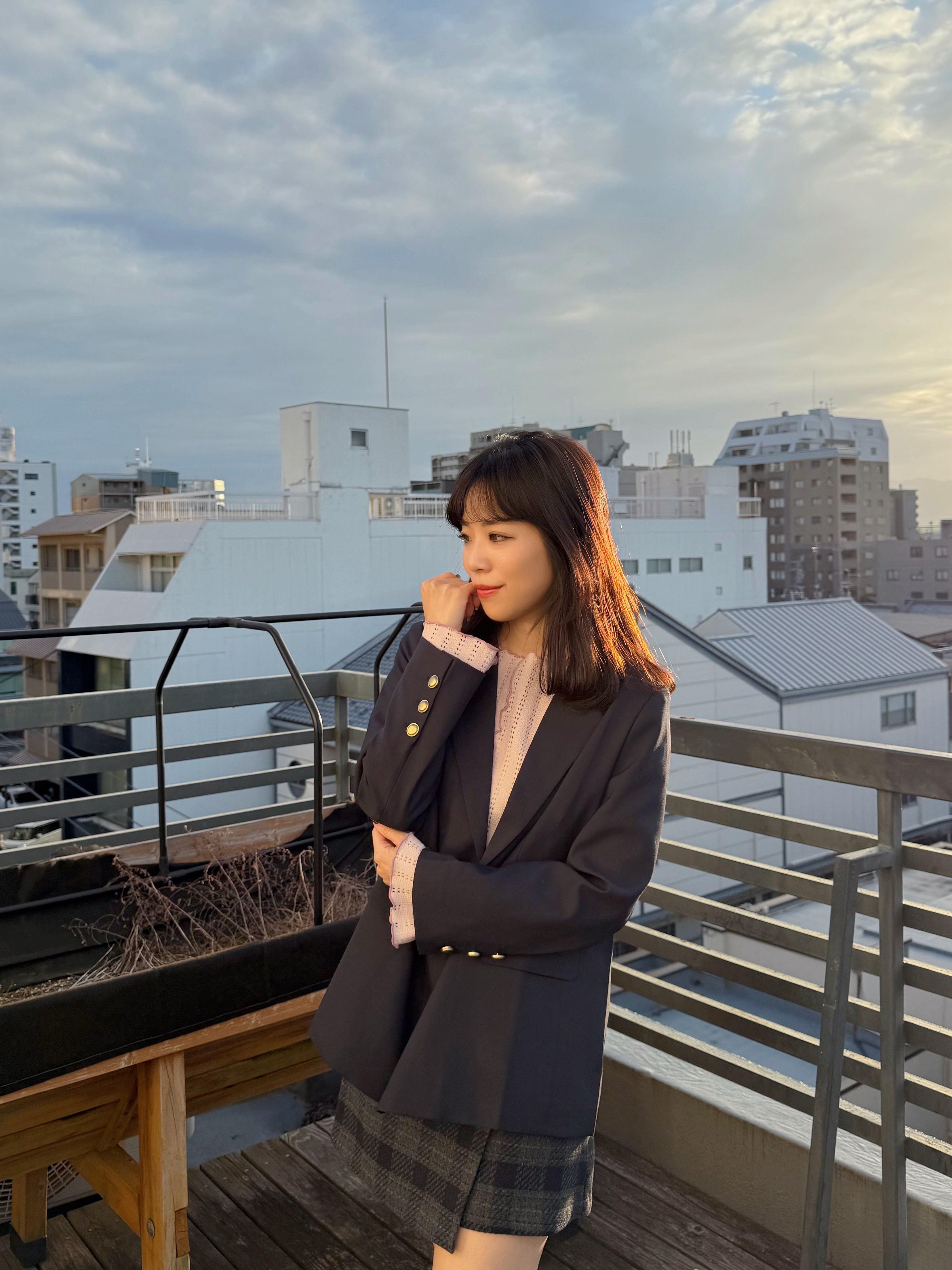 金扣後開叉西裝外套