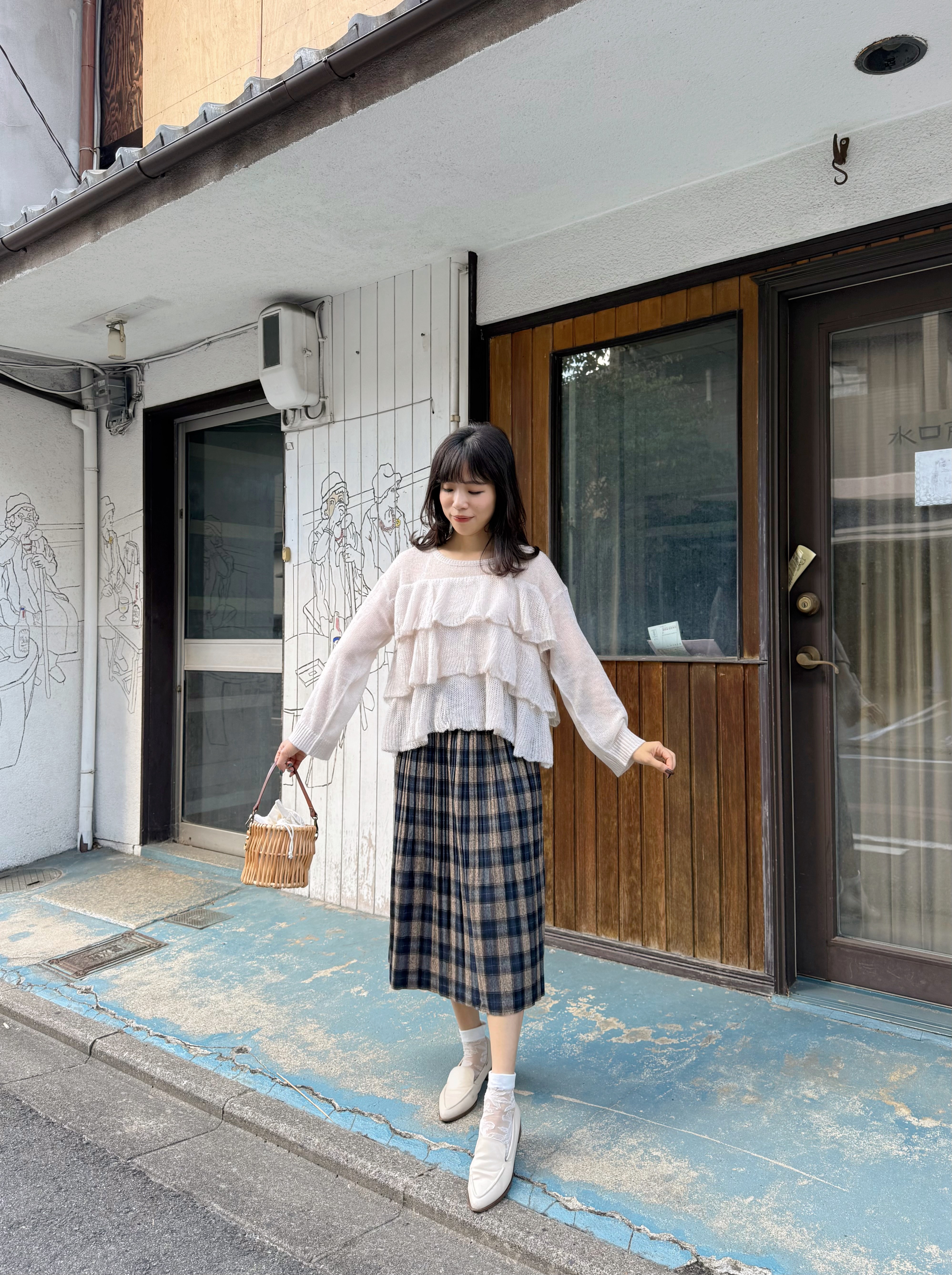 波浪層層鏤空上衣