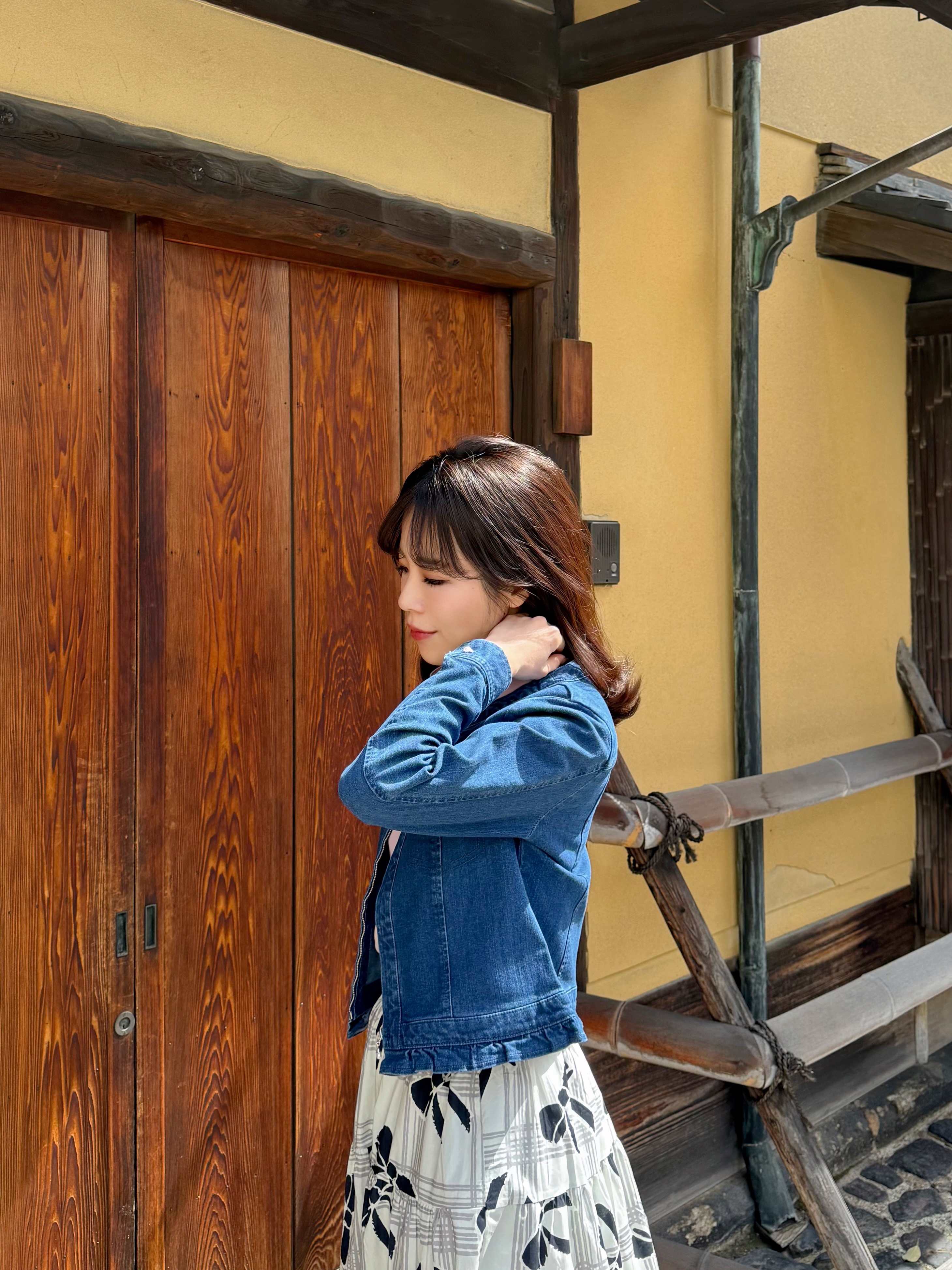 波浪壓摺拉鍊牛仔外套