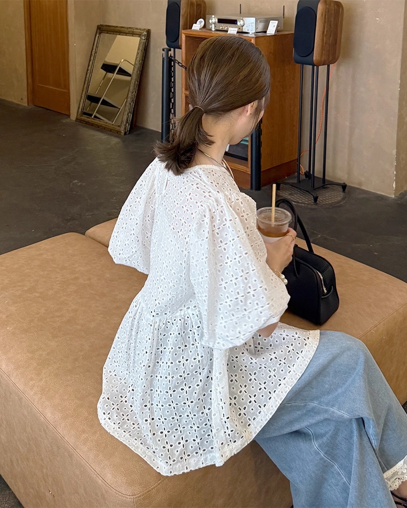 2色•泡泡袖刺繡鏤空綿上衣
