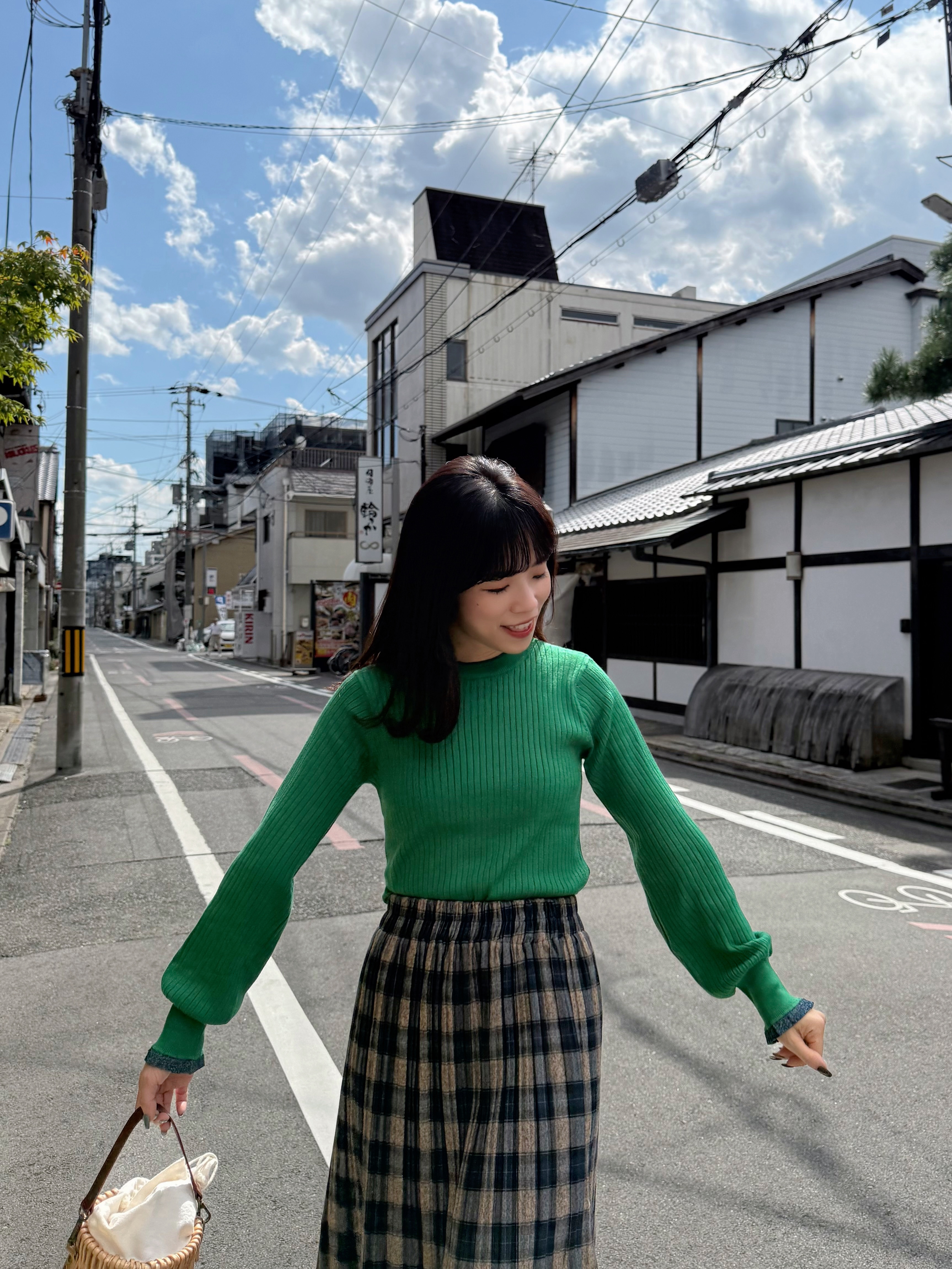 14色•領位微閃拼色泡泡袖針織上衣