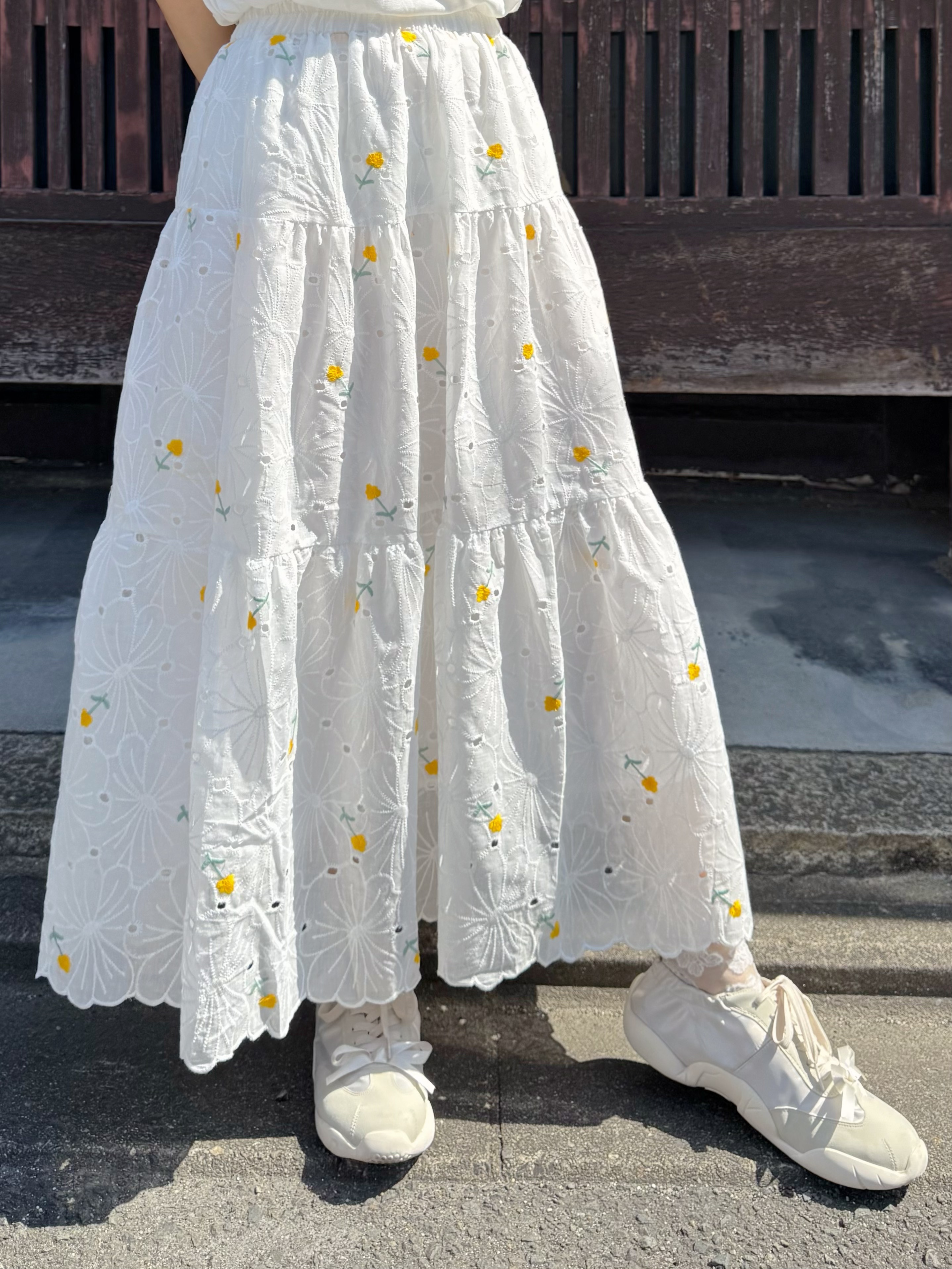 2色•刺繡小花鏤空長款半身裙