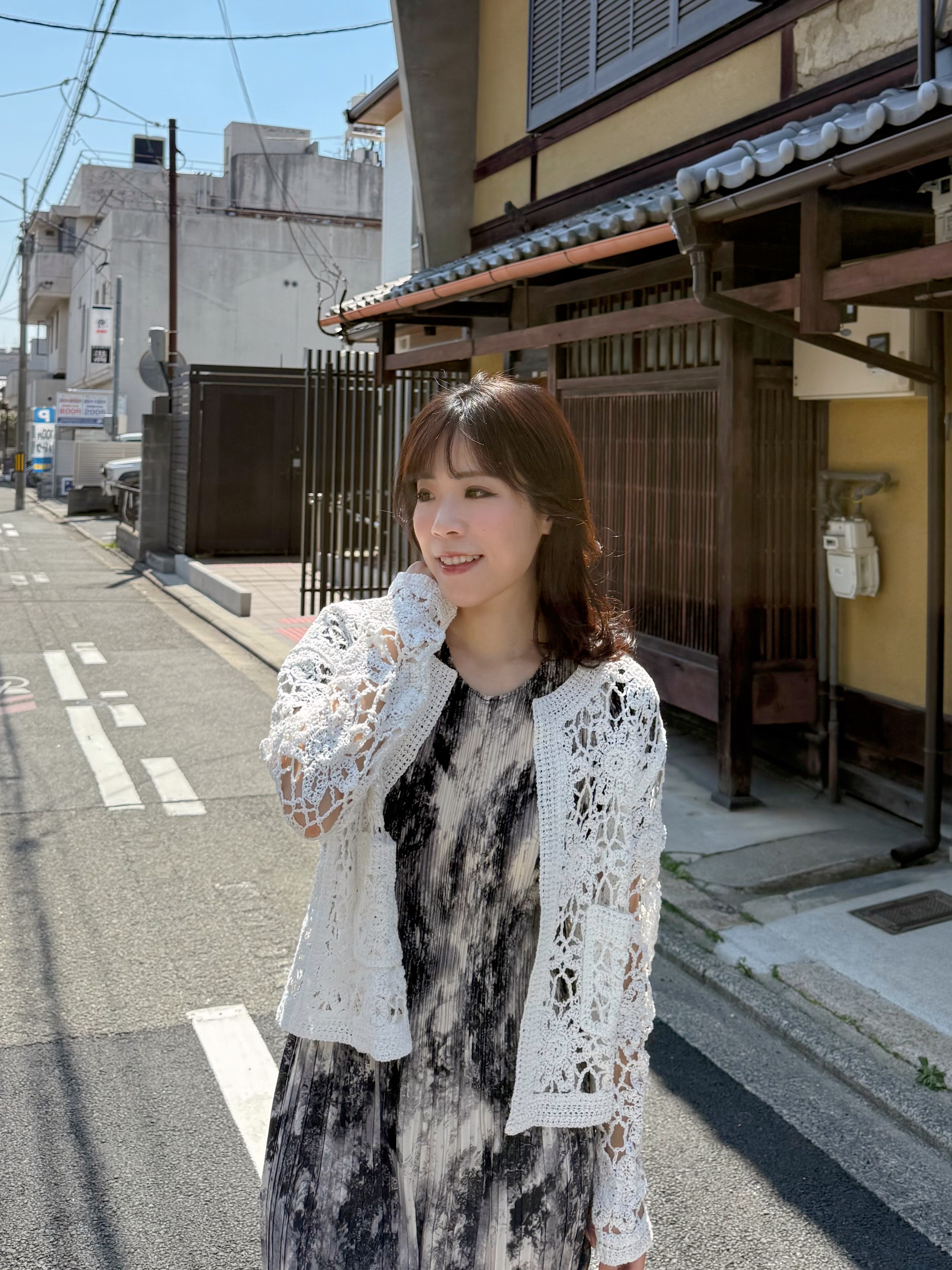 鏤空鈎花圓領外套