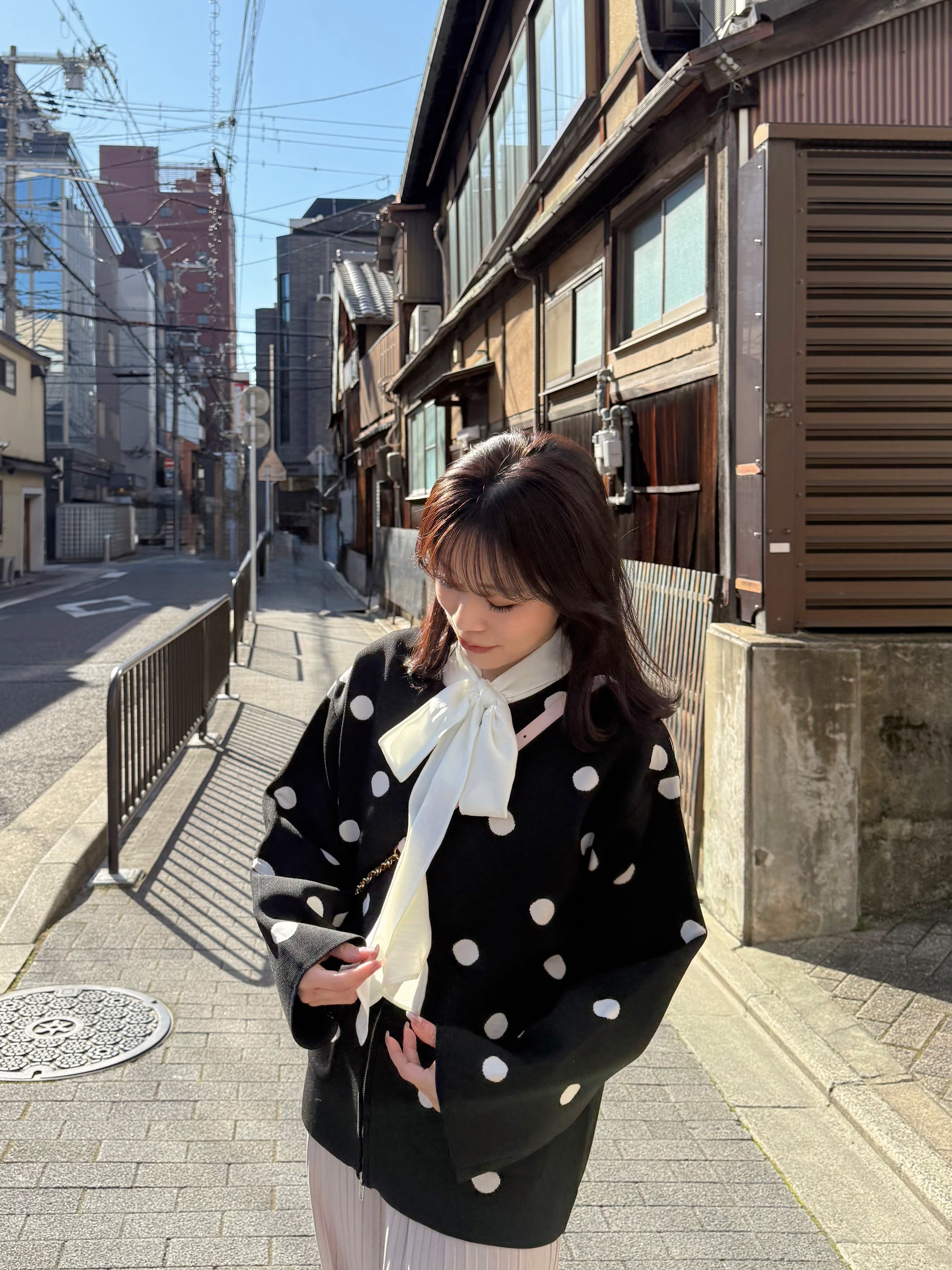 2色•波點防起毛粒針織拉鍊外套