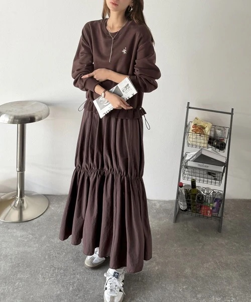 胸前刺繡拼接連身裙