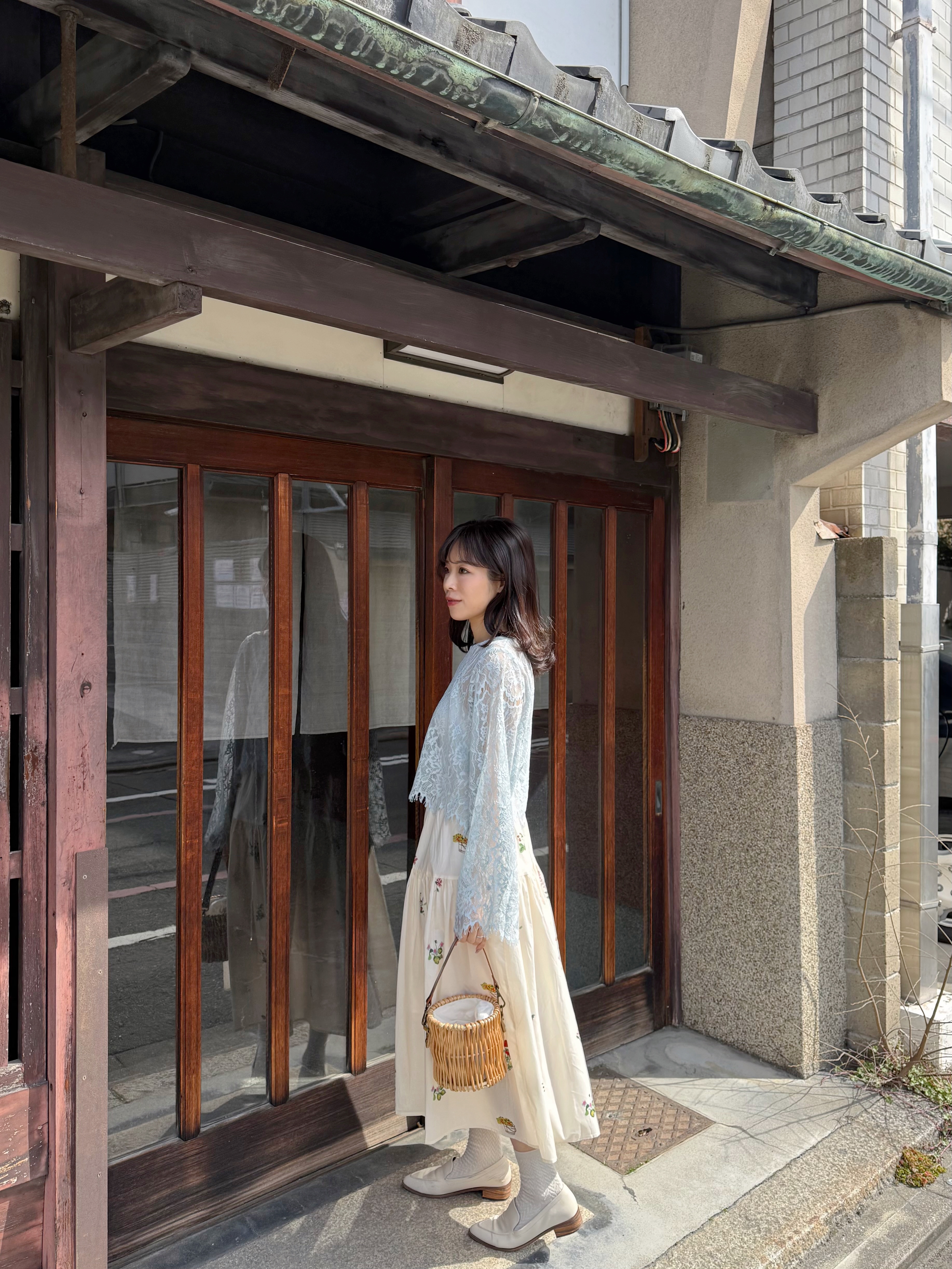 3色•蕾絲喇叭袖上衣