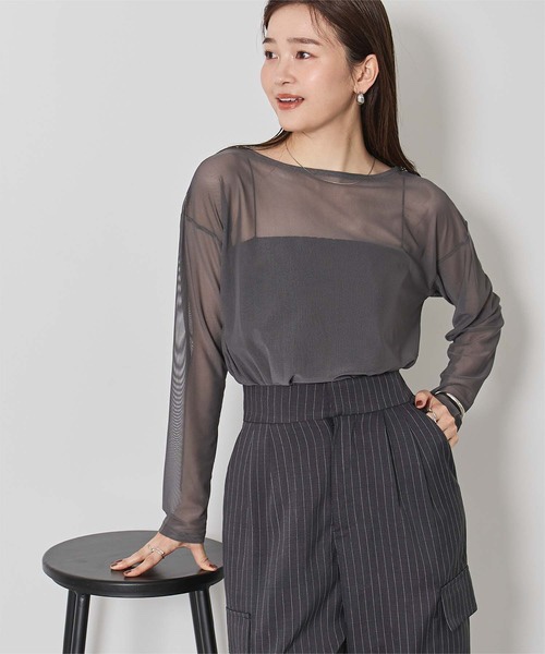 半透款寬領上衣