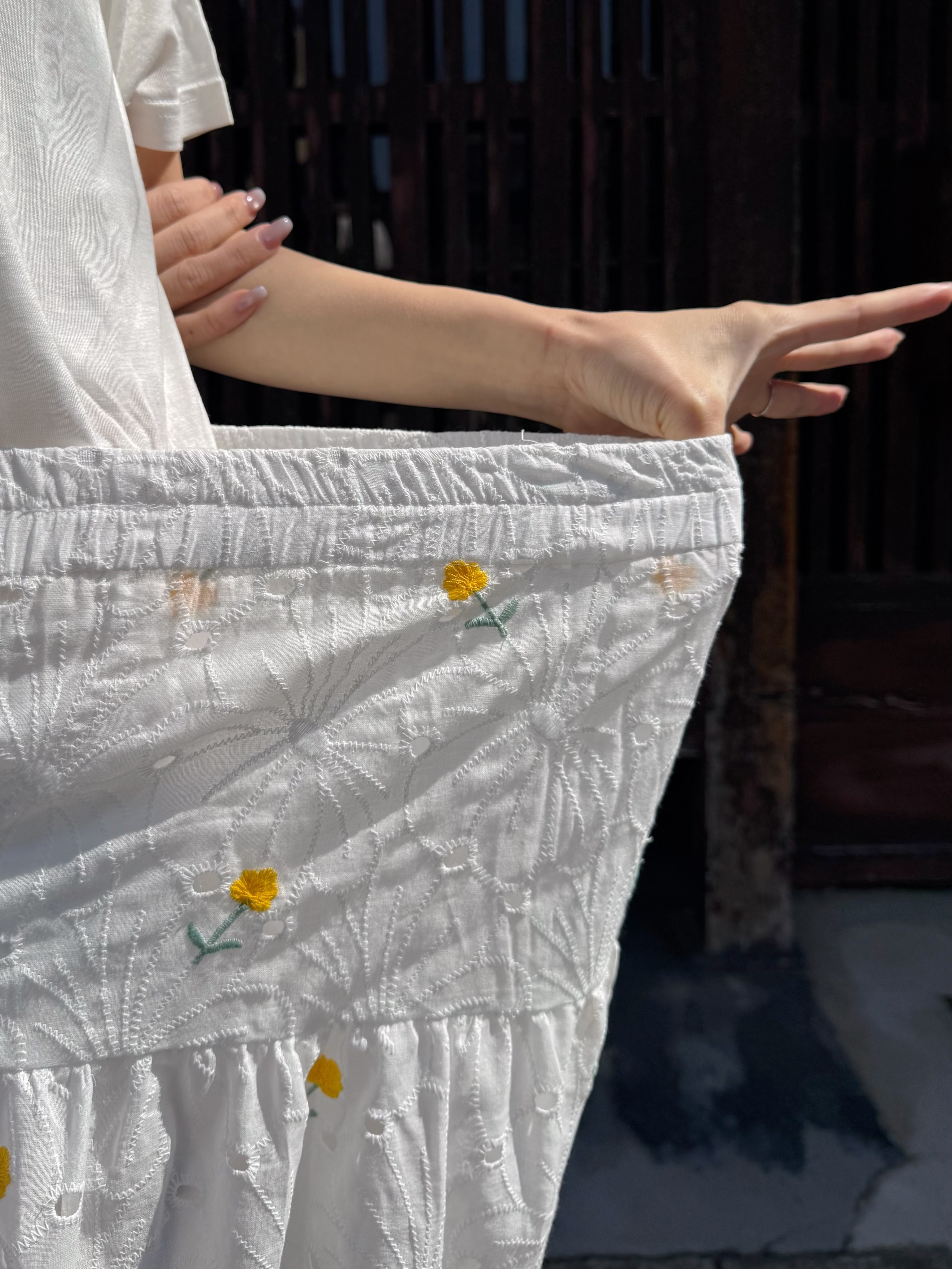 2色•刺繡小花鏤空長款半身裙