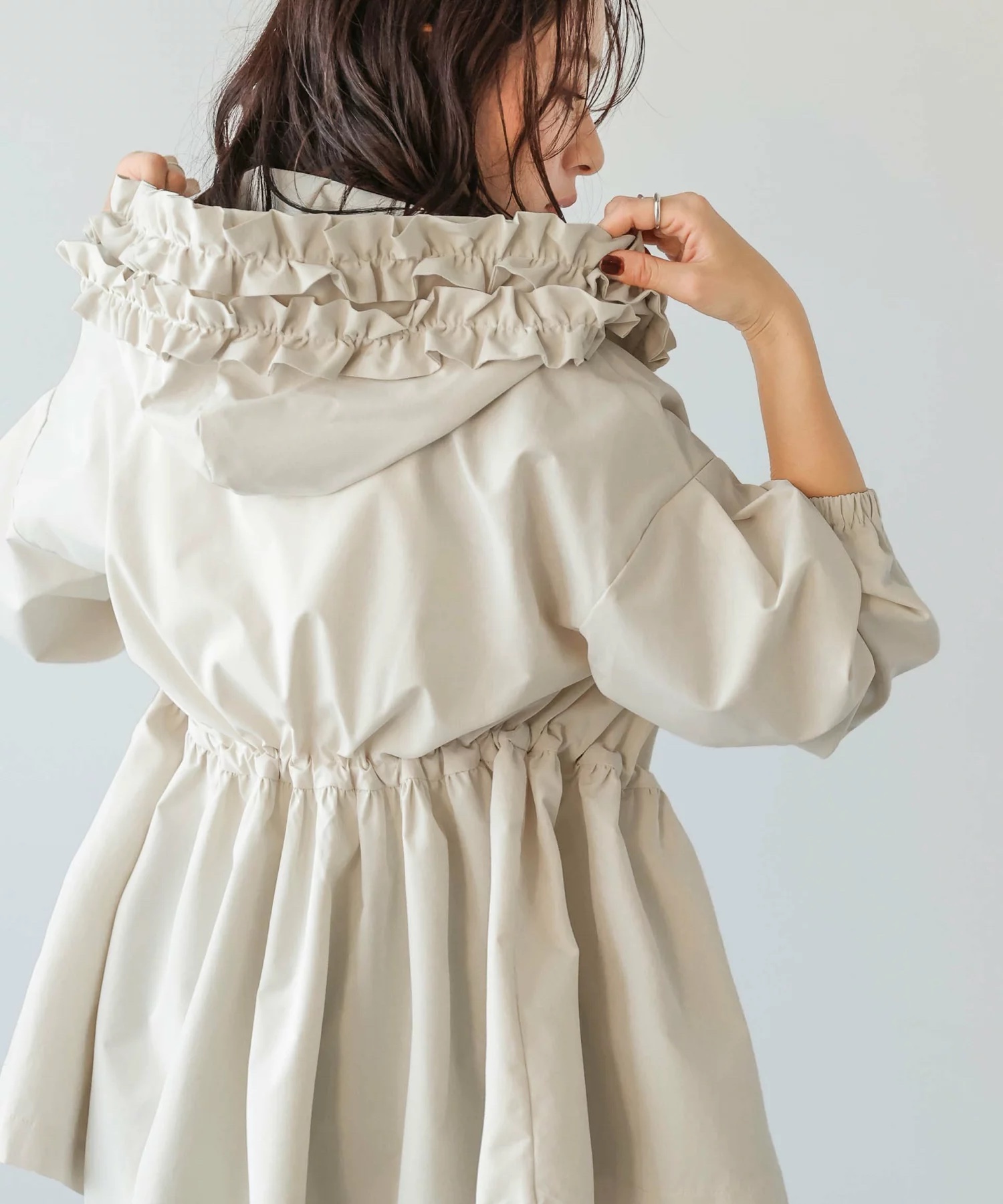 2色•波浪摺摺修腰拉鍊防風外套