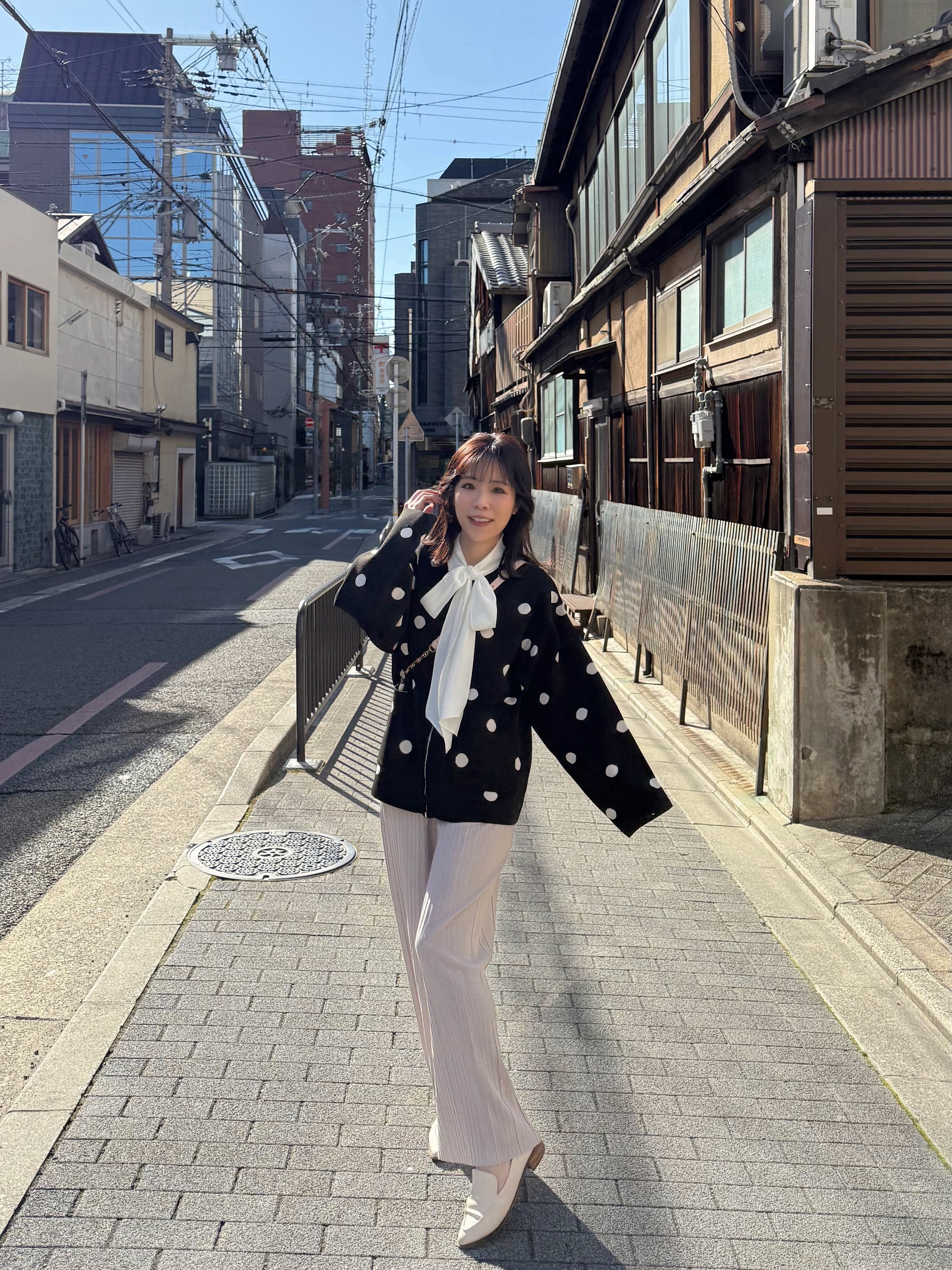 2色•波點防起毛粒針織拉鍊外套