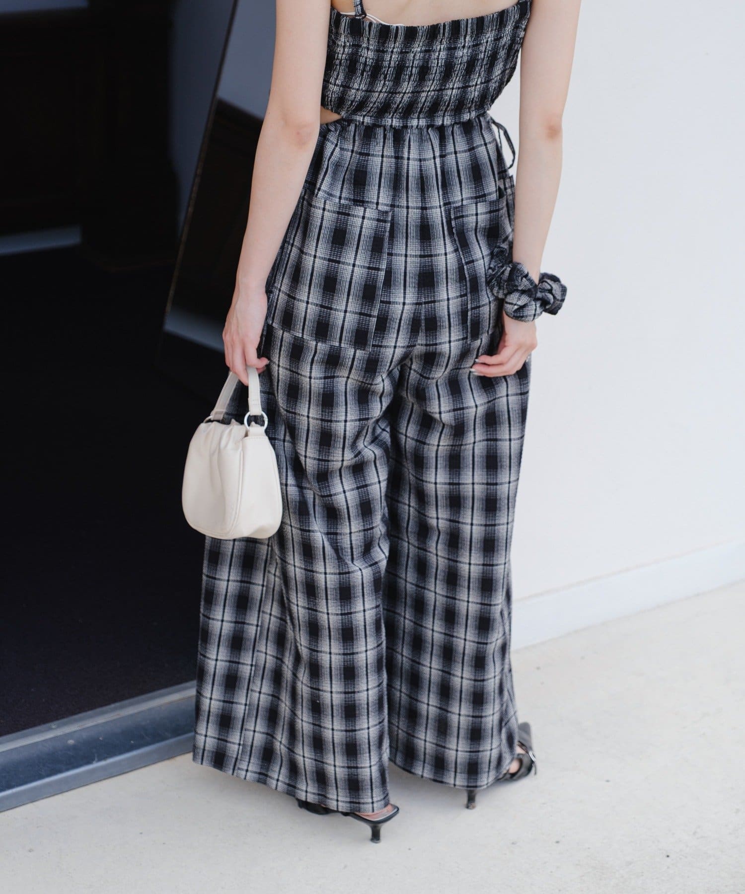 黑白格吊帶連身褲 + 髮圈套裝