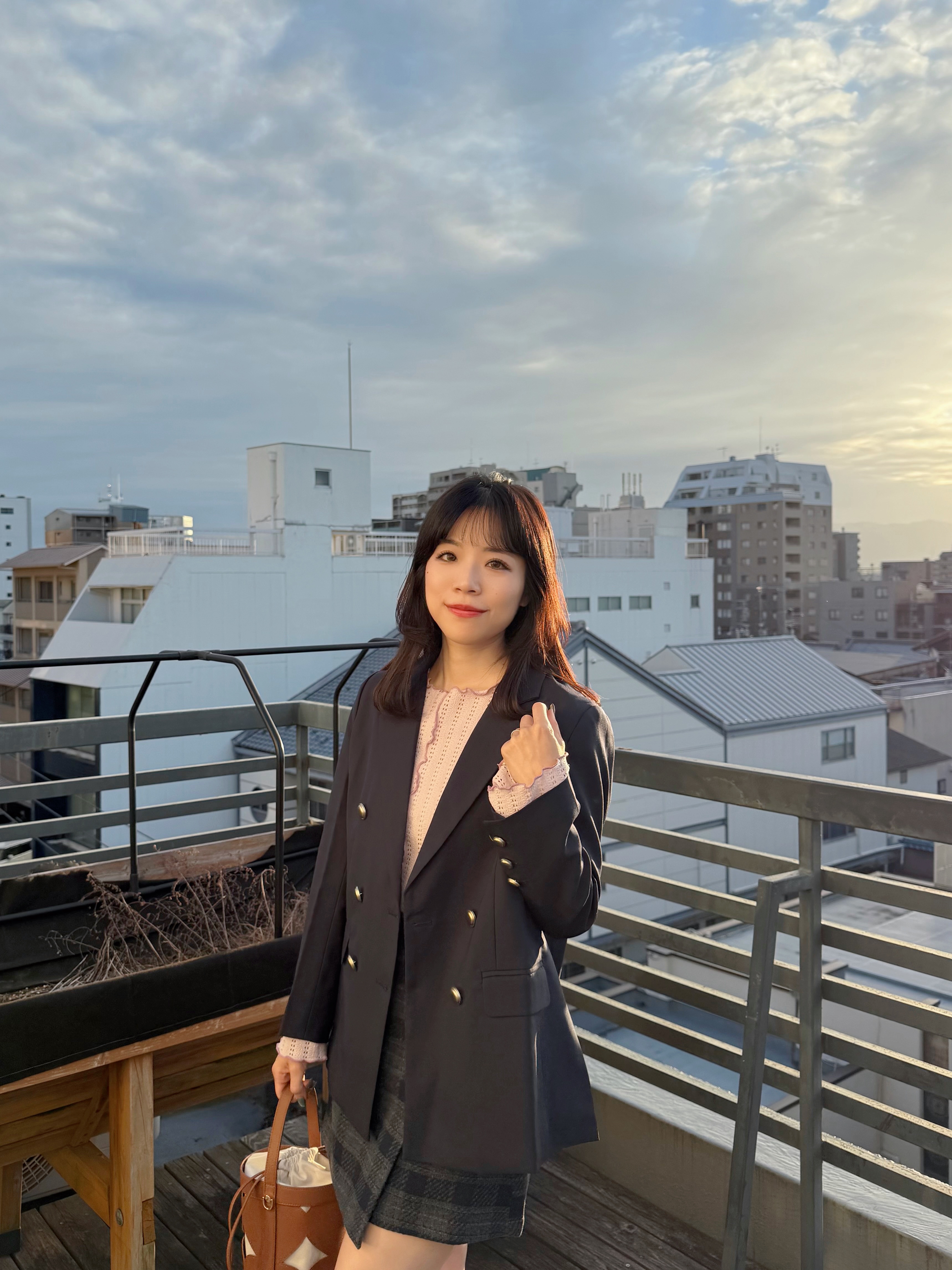 金扣後開叉西裝外套