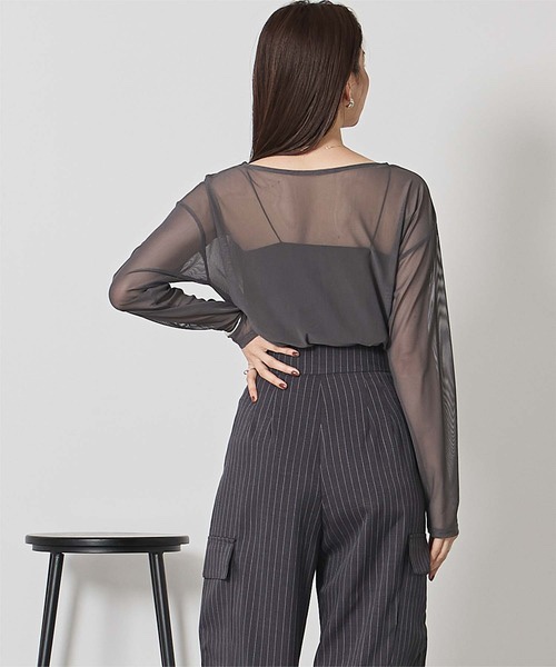 半透款寬領上衣