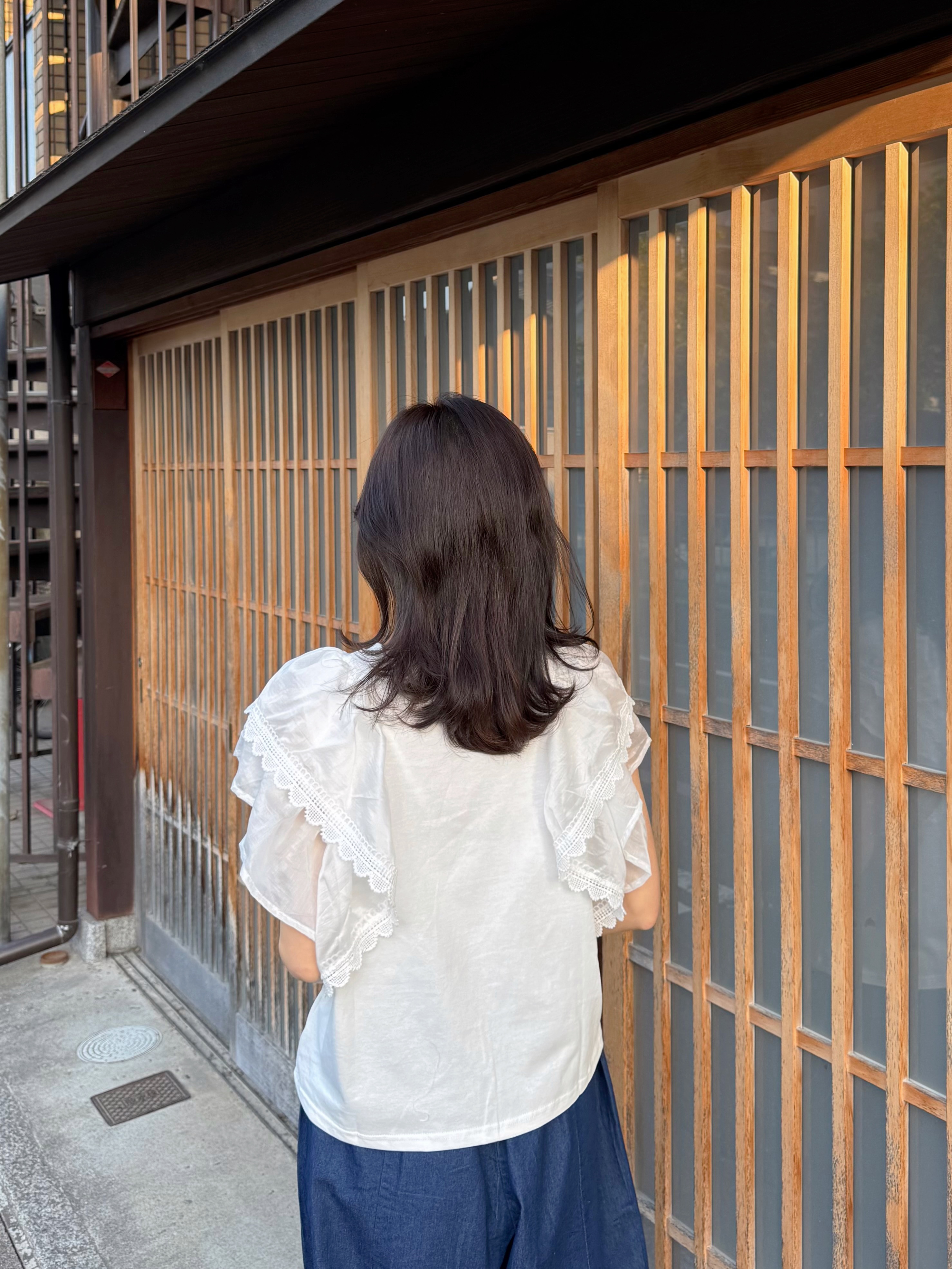 2色•波浪傘袖蕾絲車邊Tee