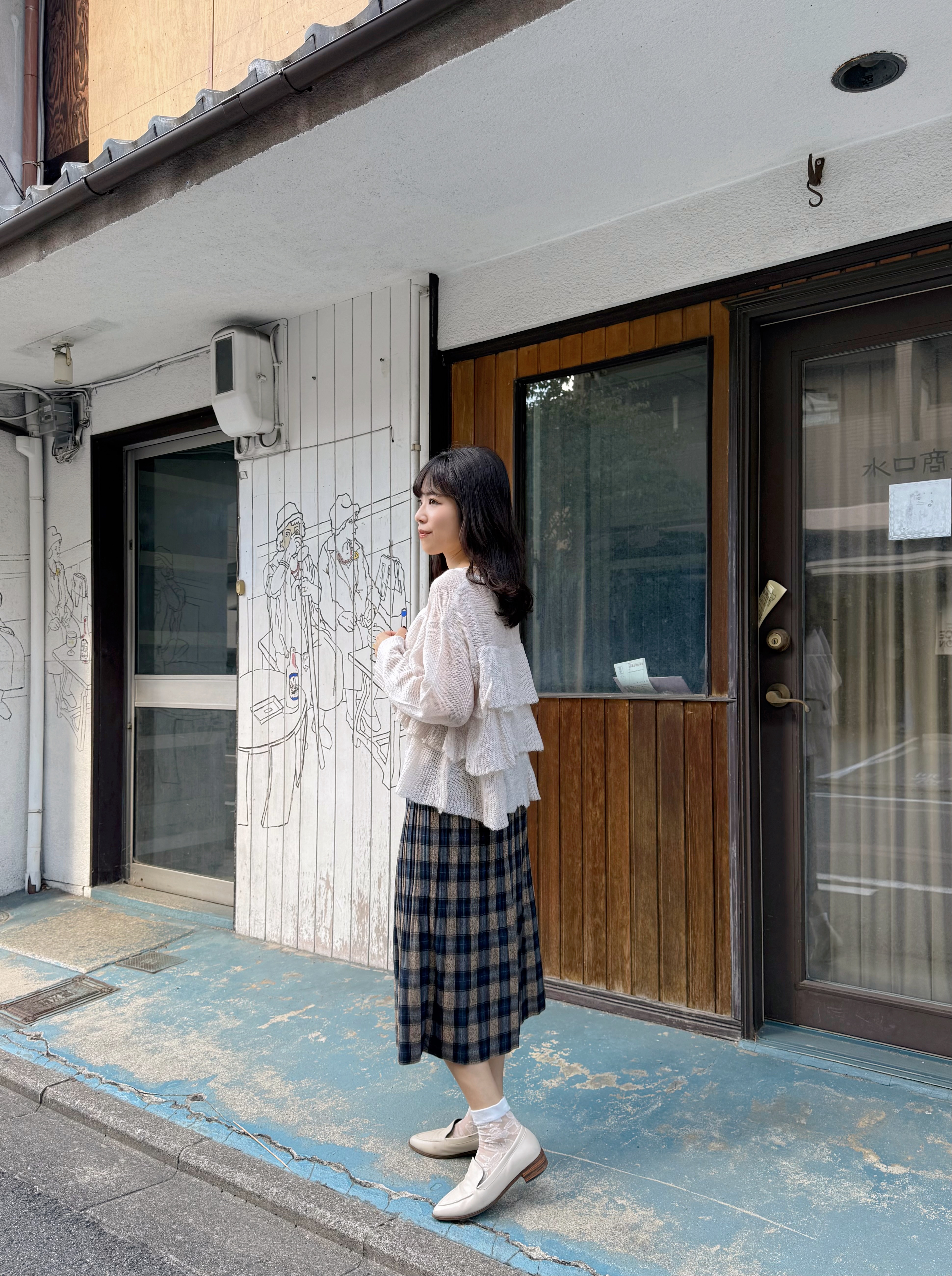 波浪層層鏤空上衣