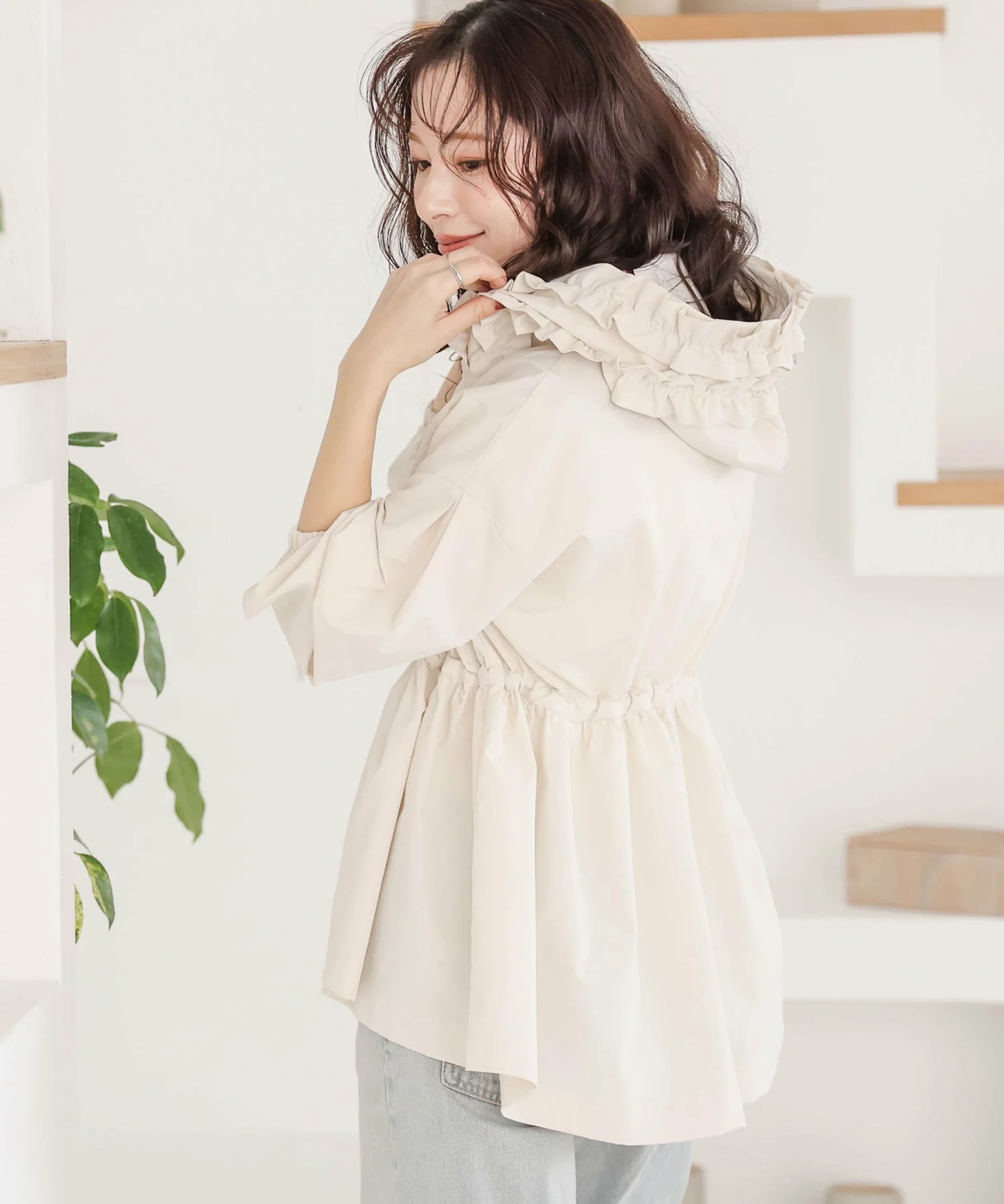 2色•波浪摺摺修腰拉鍊防風外套