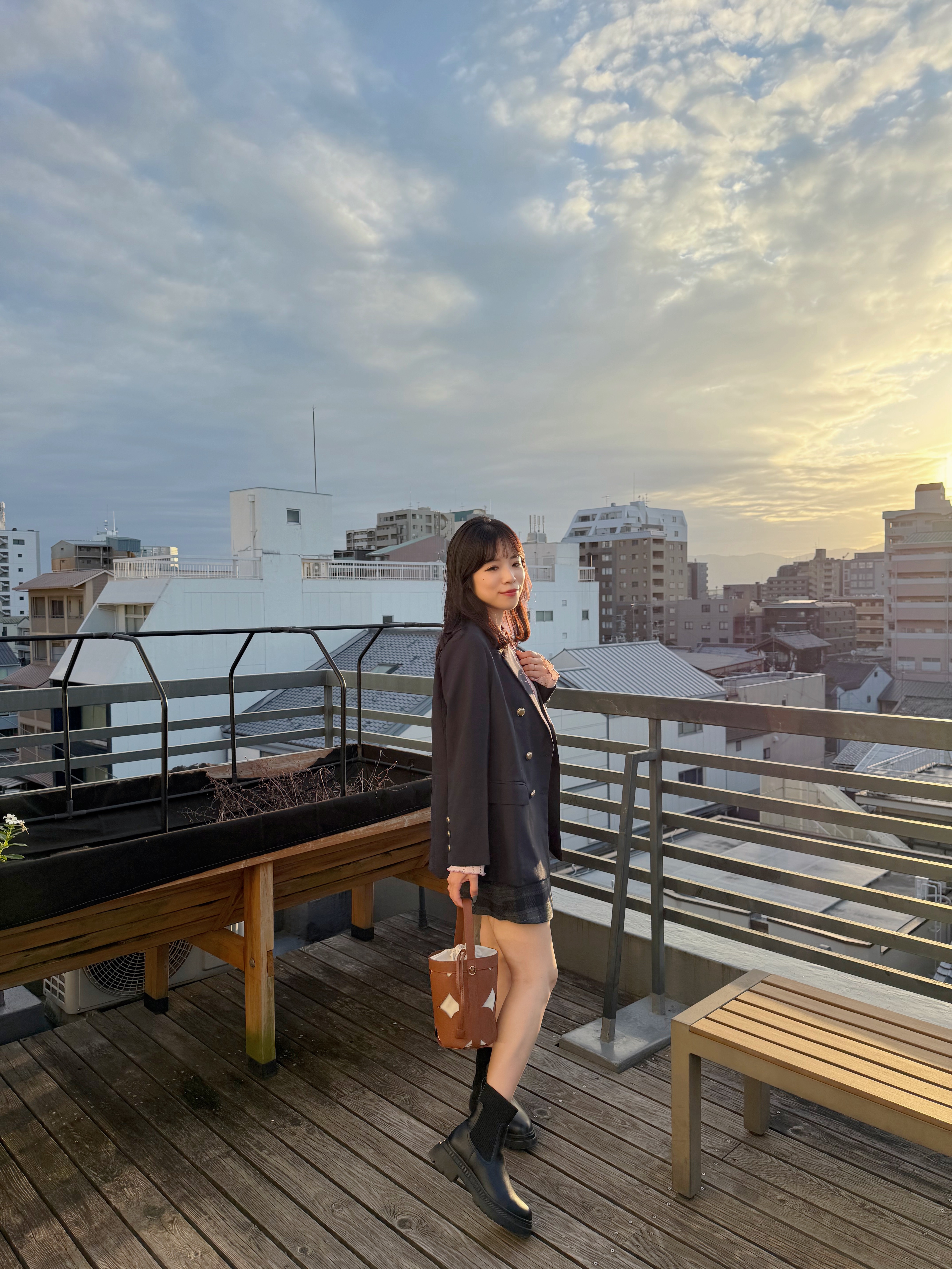 金扣後開叉西裝外套