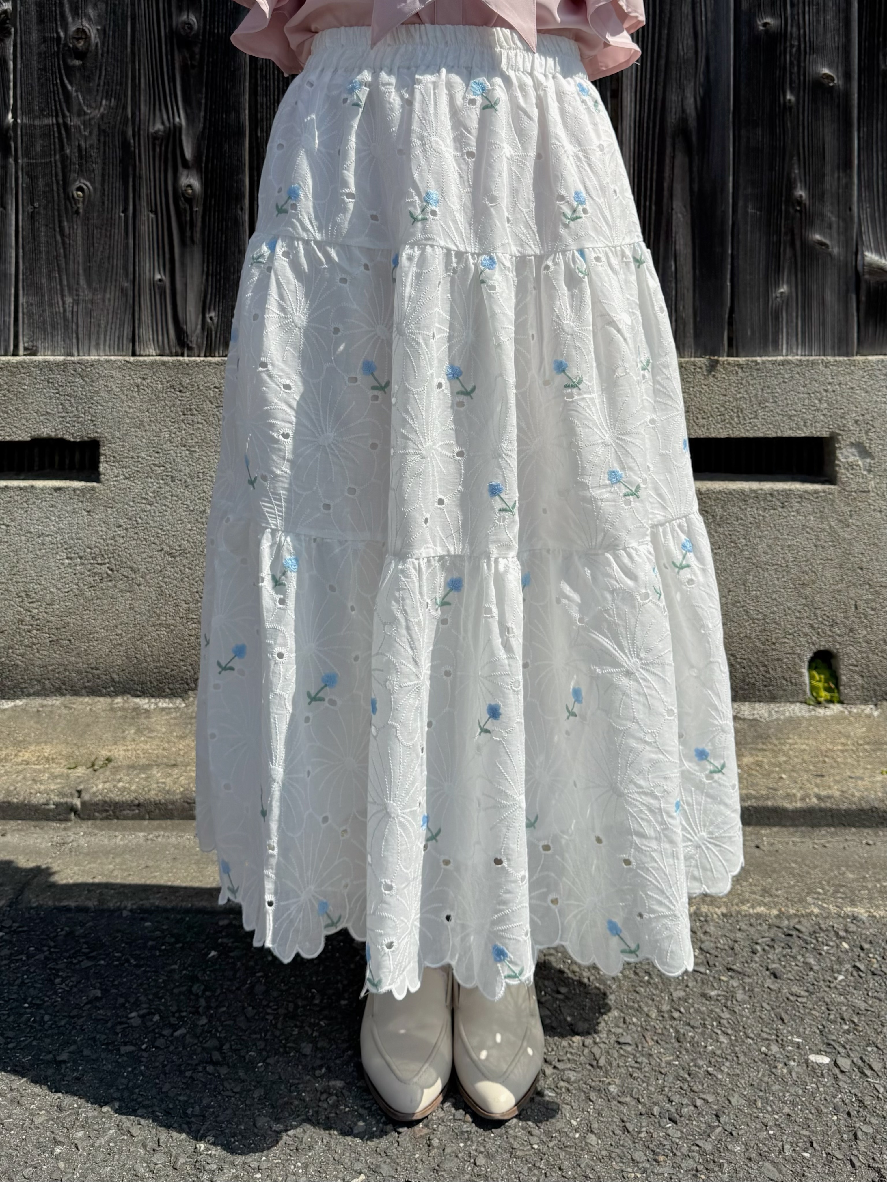 2色•刺繡小花鏤空長款半身裙