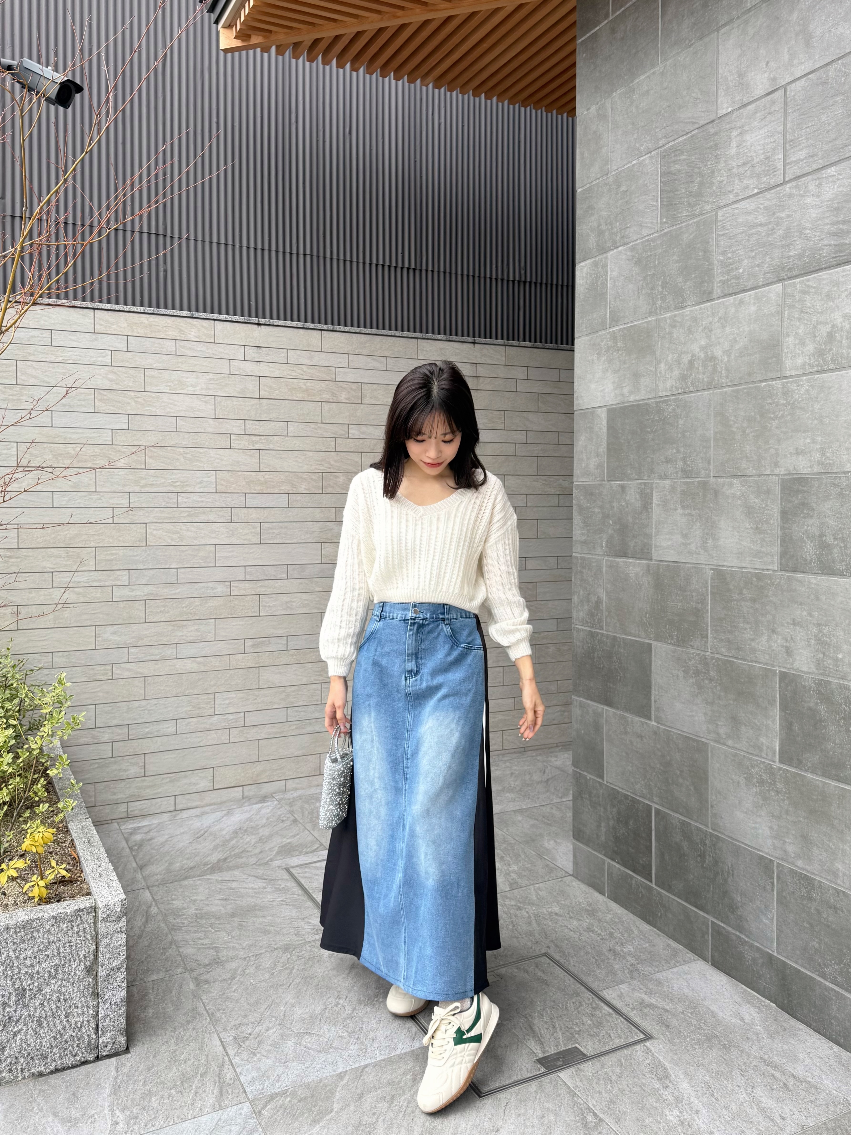 5色•V領鏤空糖果色上衣