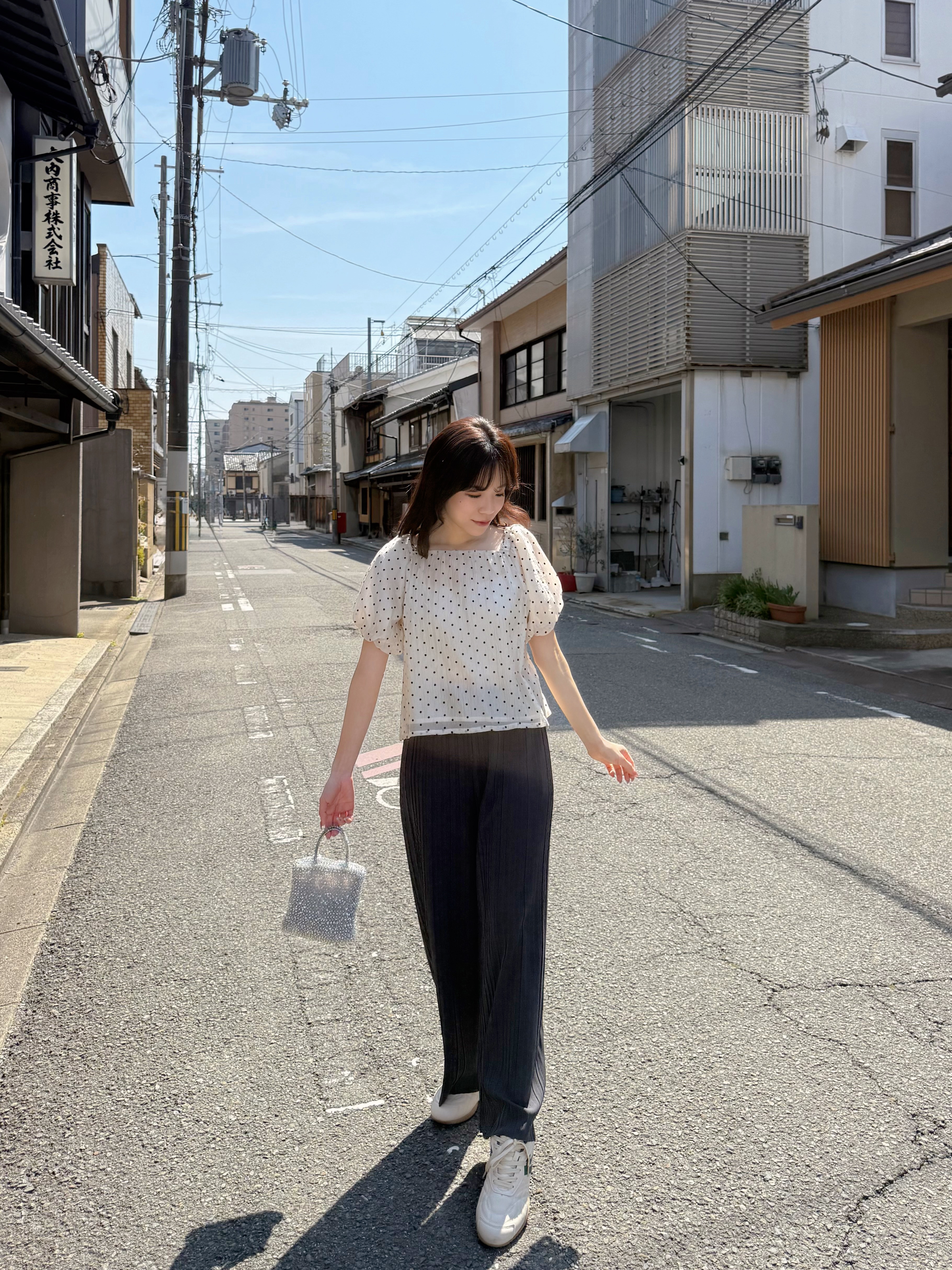 波點方領泡泡袖雪紡上衣