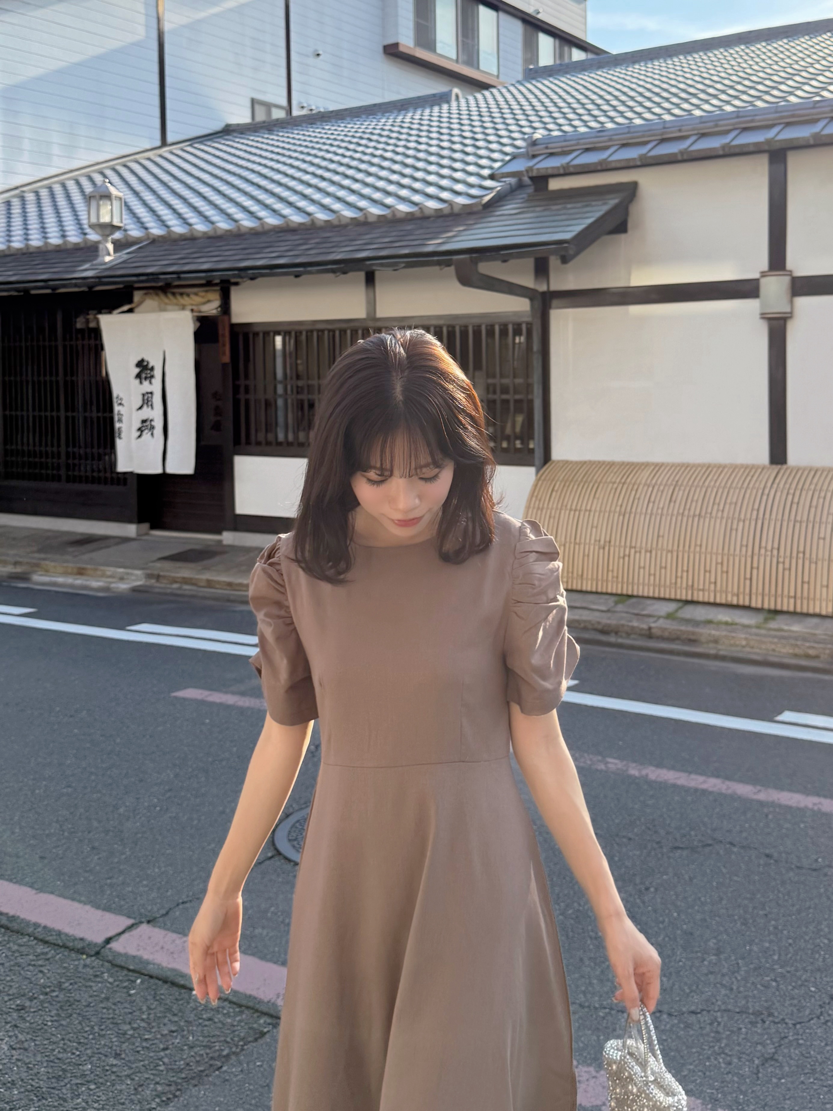 2色•淨色簡約公主袖修腰連身裙