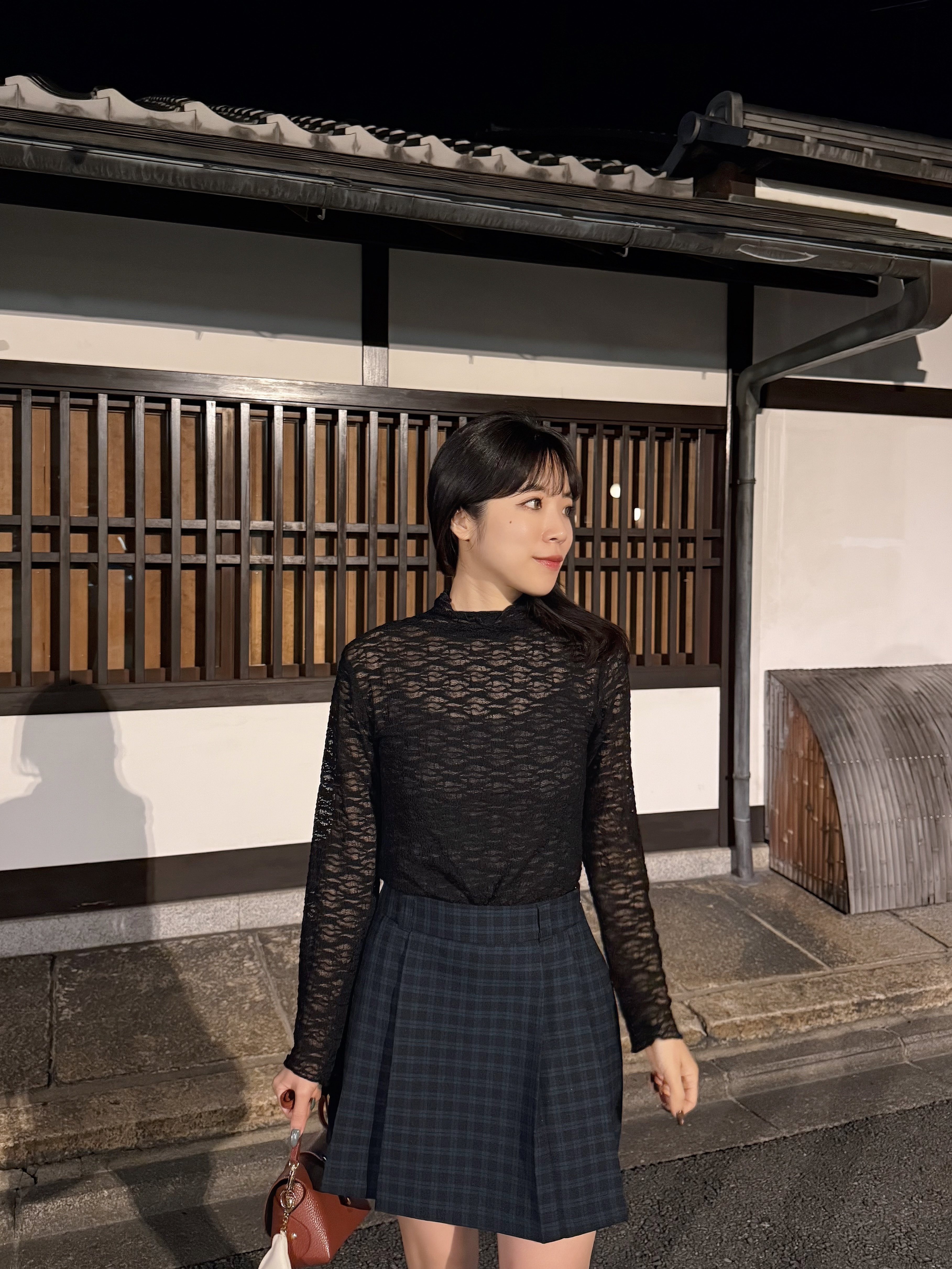 木耳邊小企領半透蕾絲上衣