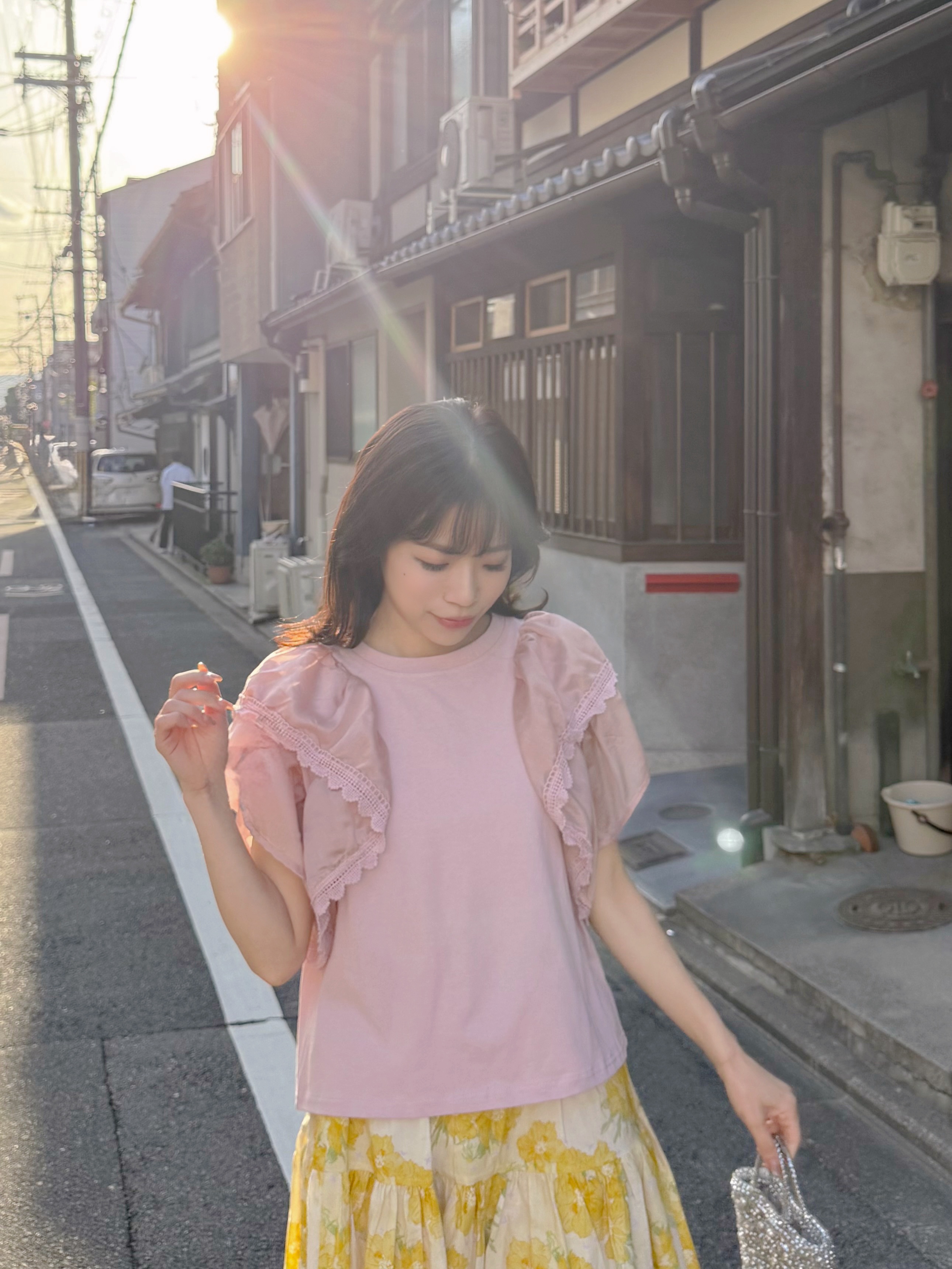 2色•波浪傘袖蕾絲車邊Tee