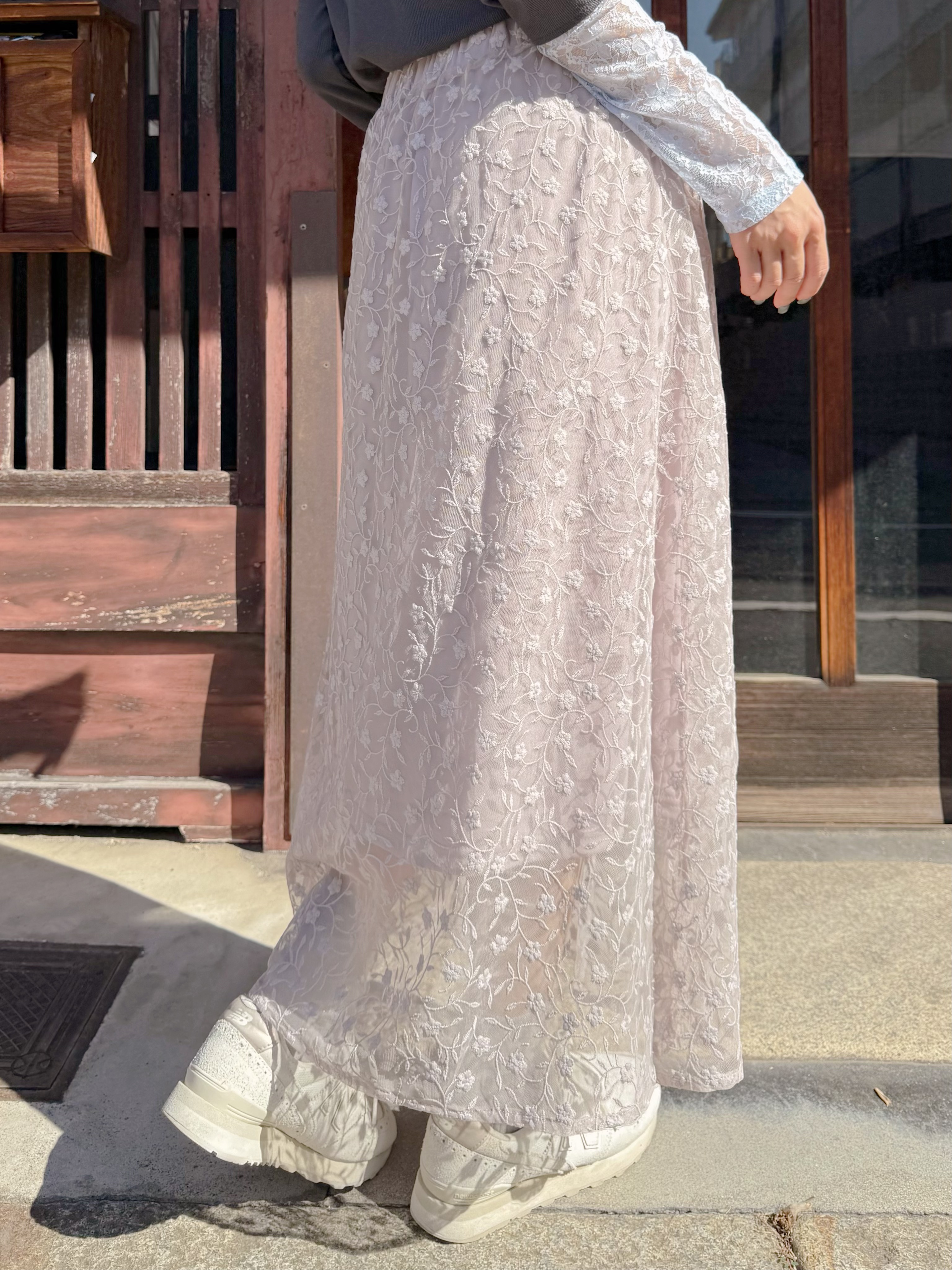 淡粉色刺繡蕾絲半身裙