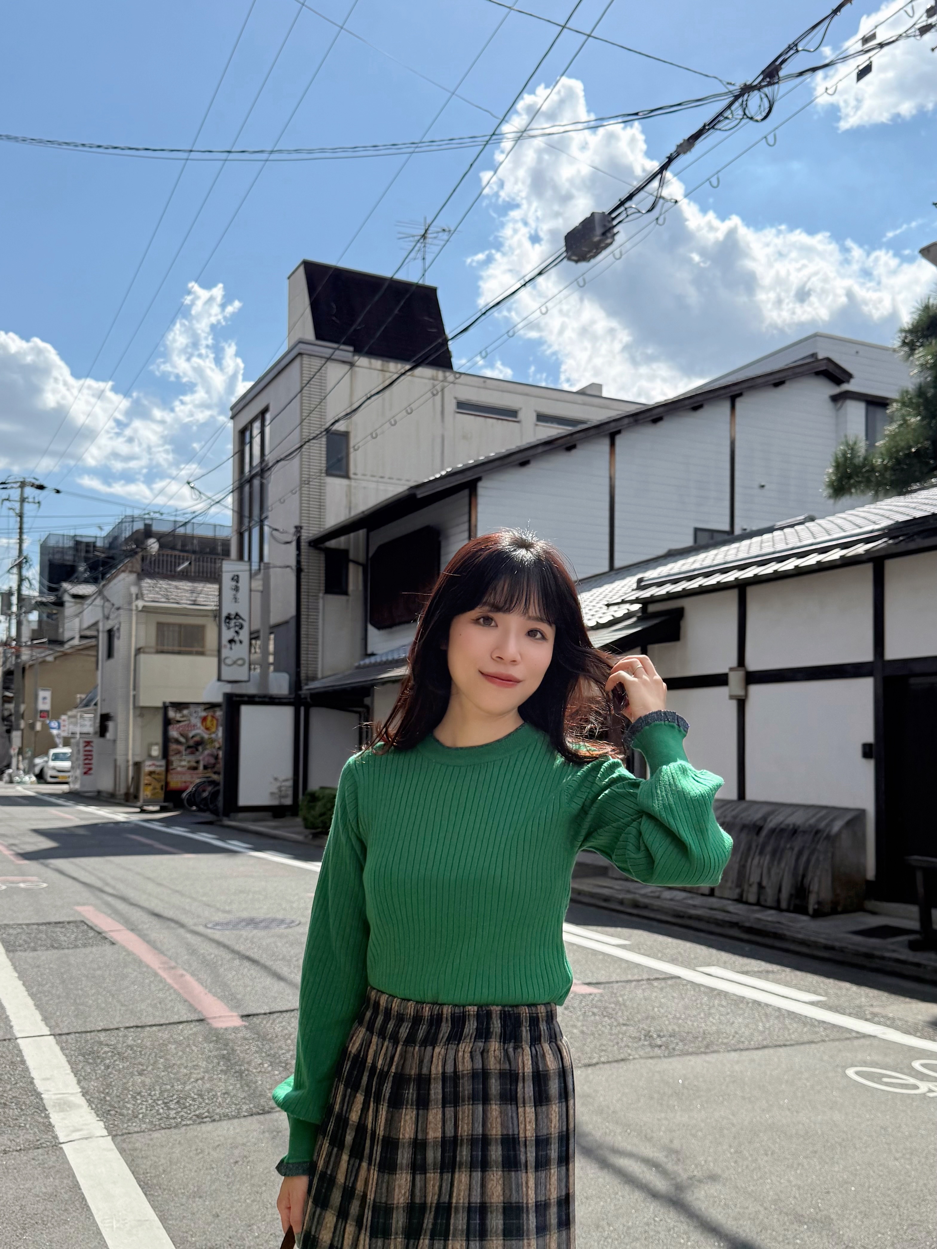 14色•領位微閃拼色泡泡袖針織上衣