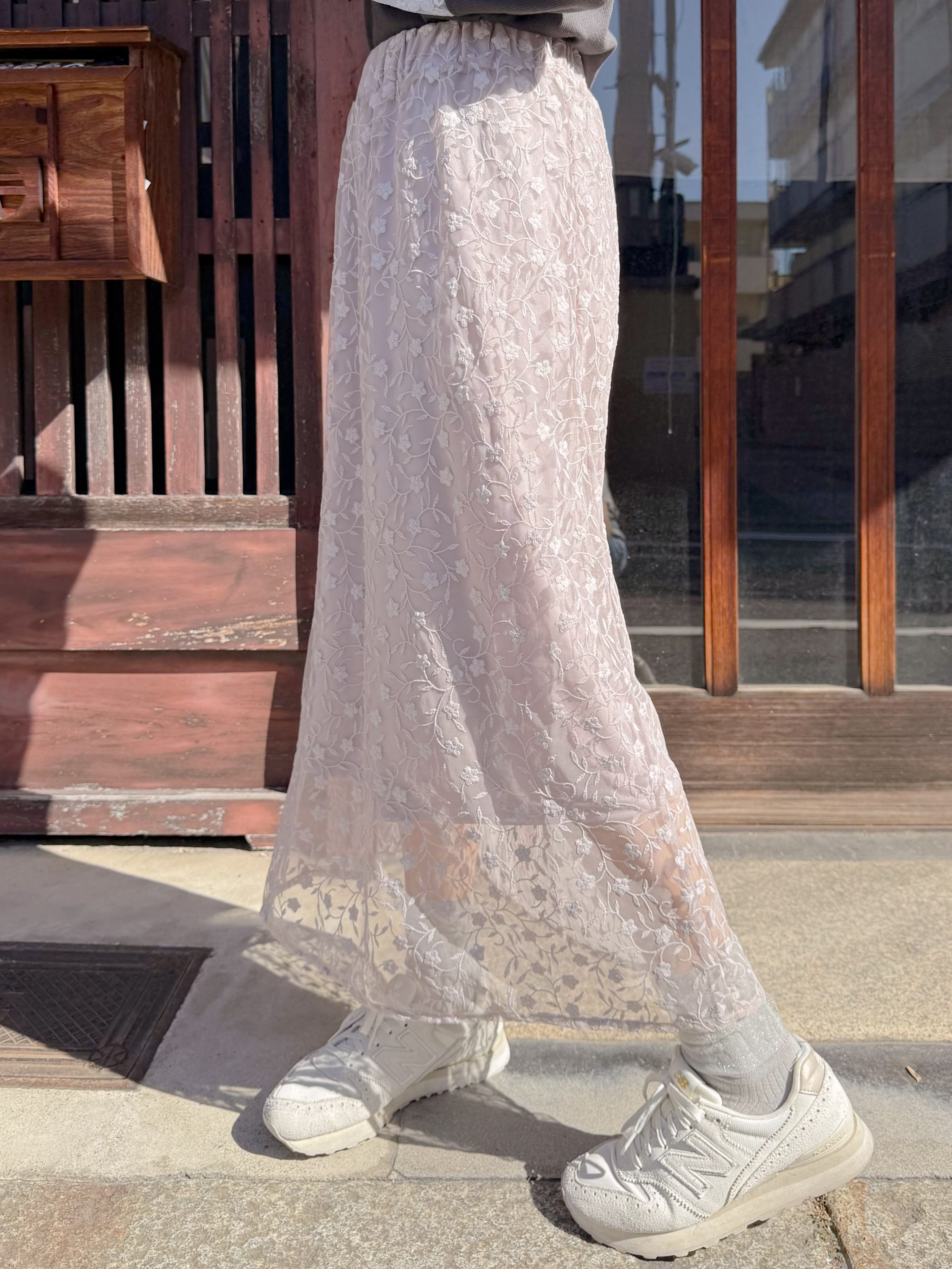 淡粉色刺繡蕾絲半身裙