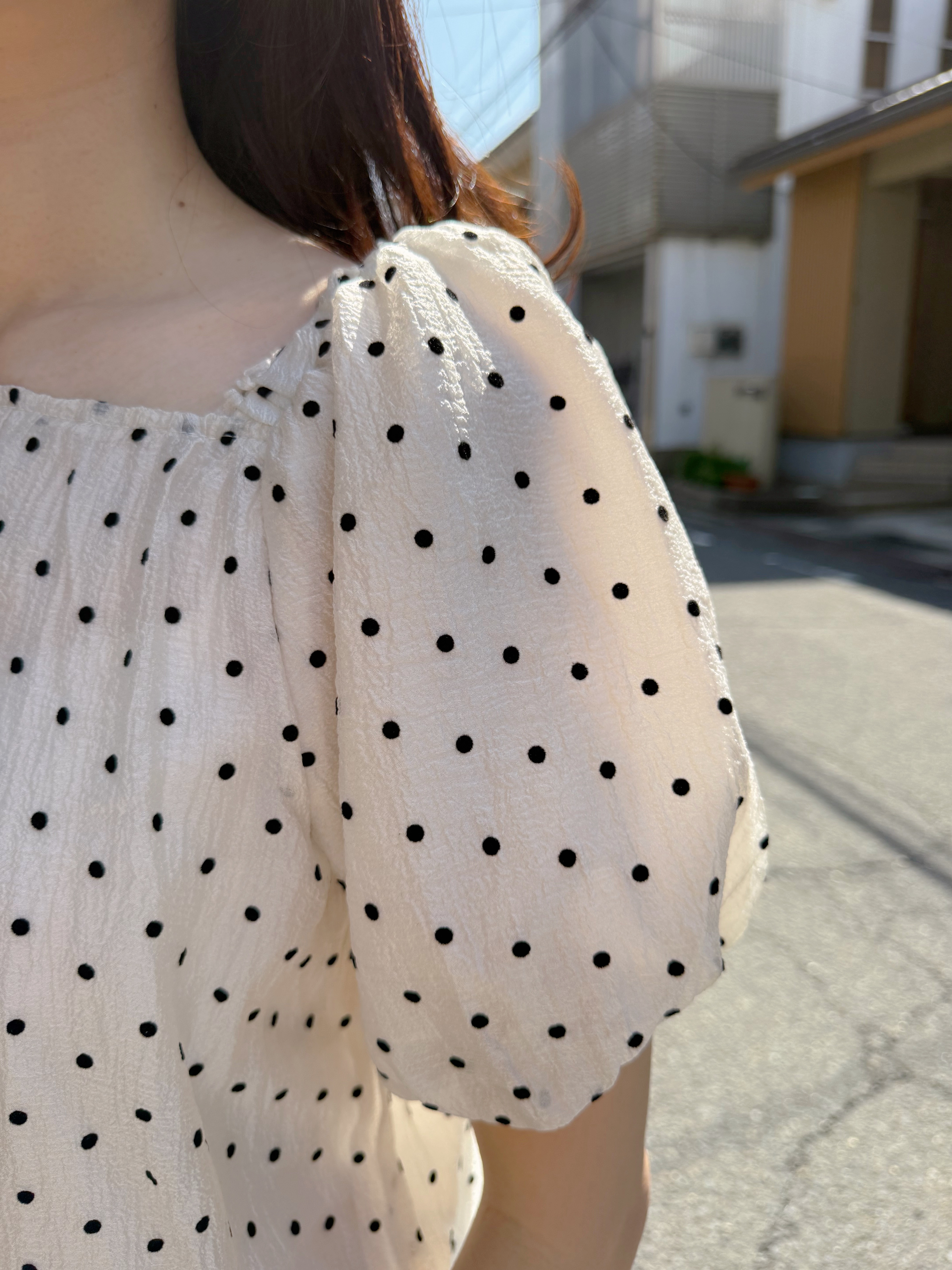 波點方領泡泡袖雪紡上衣