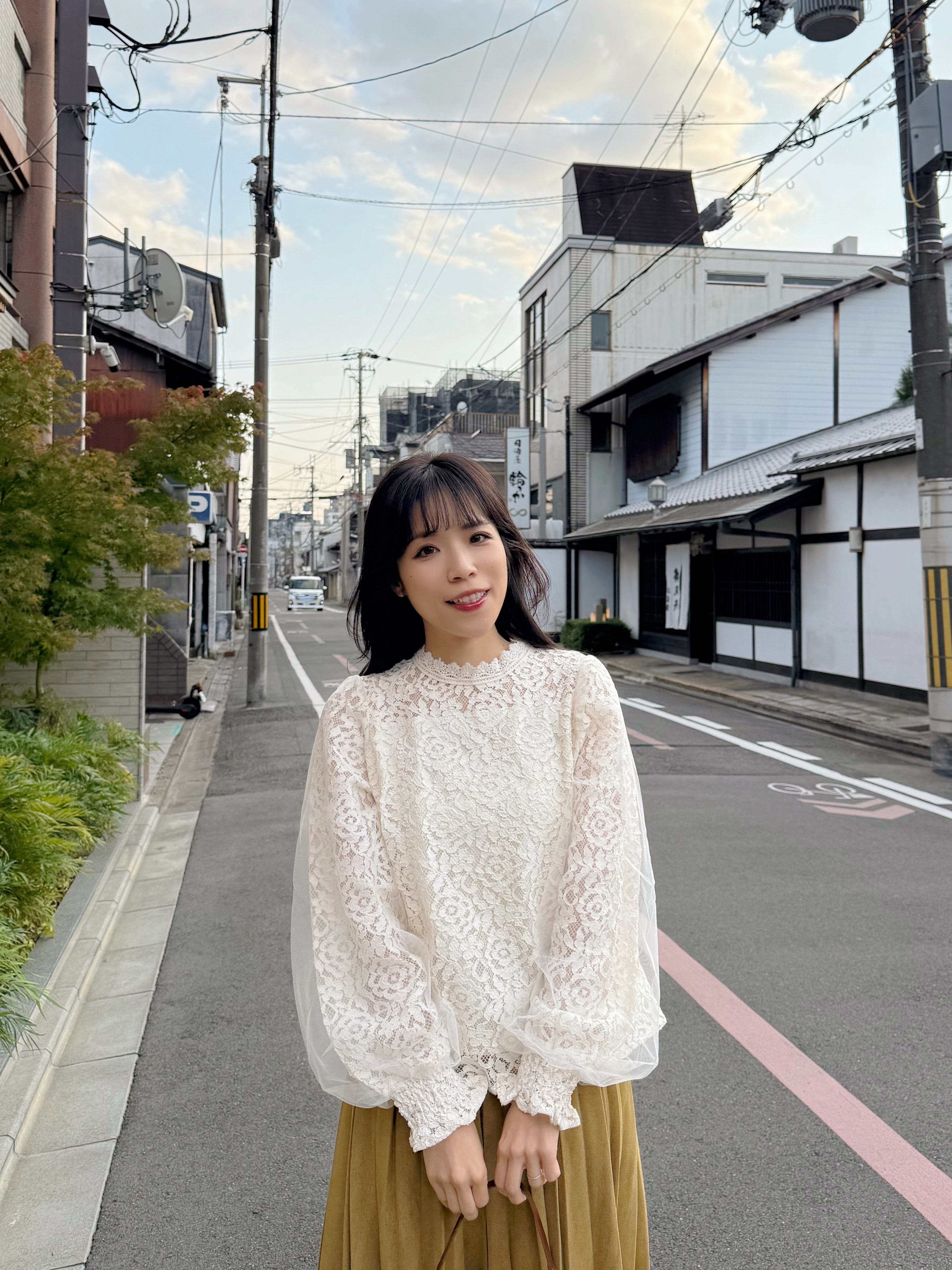 紗紗泡泡袖蕾絲上衣